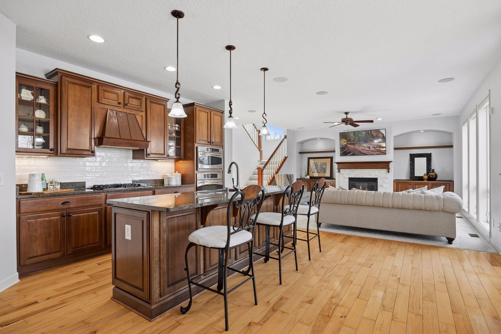 6233 Urbandale Lane N