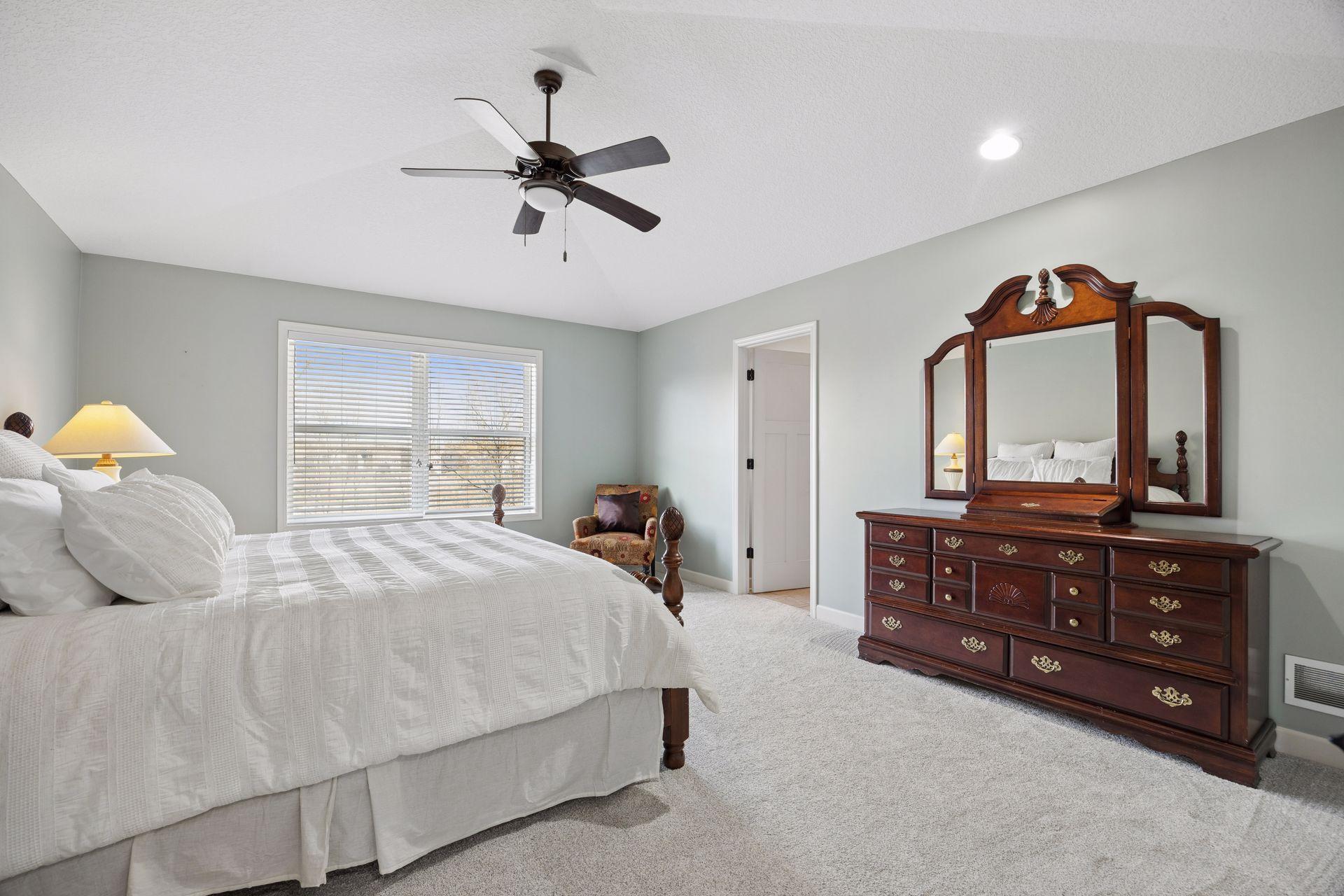 6233 Urbandale Lane N