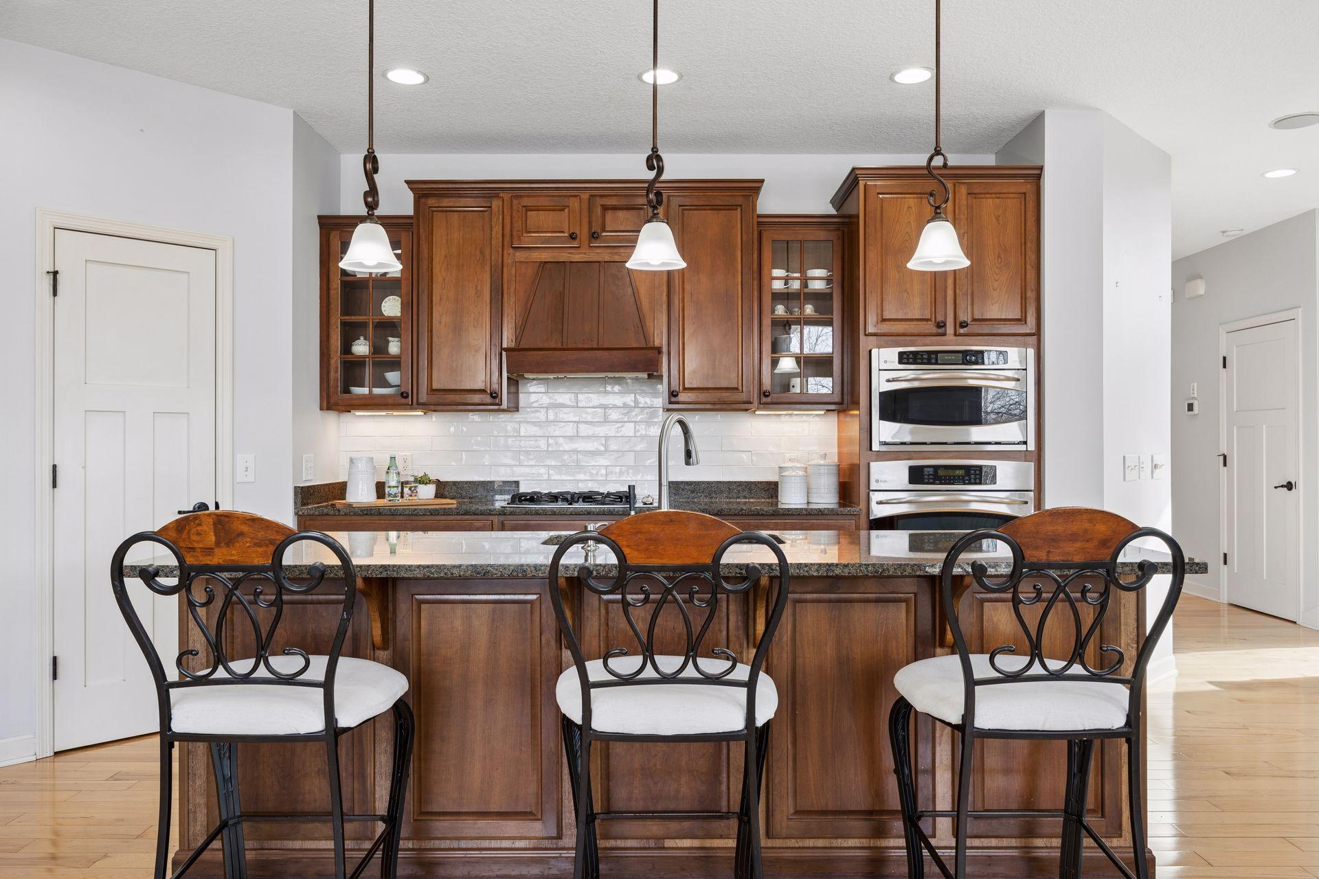 6233 Urbandale Lane N