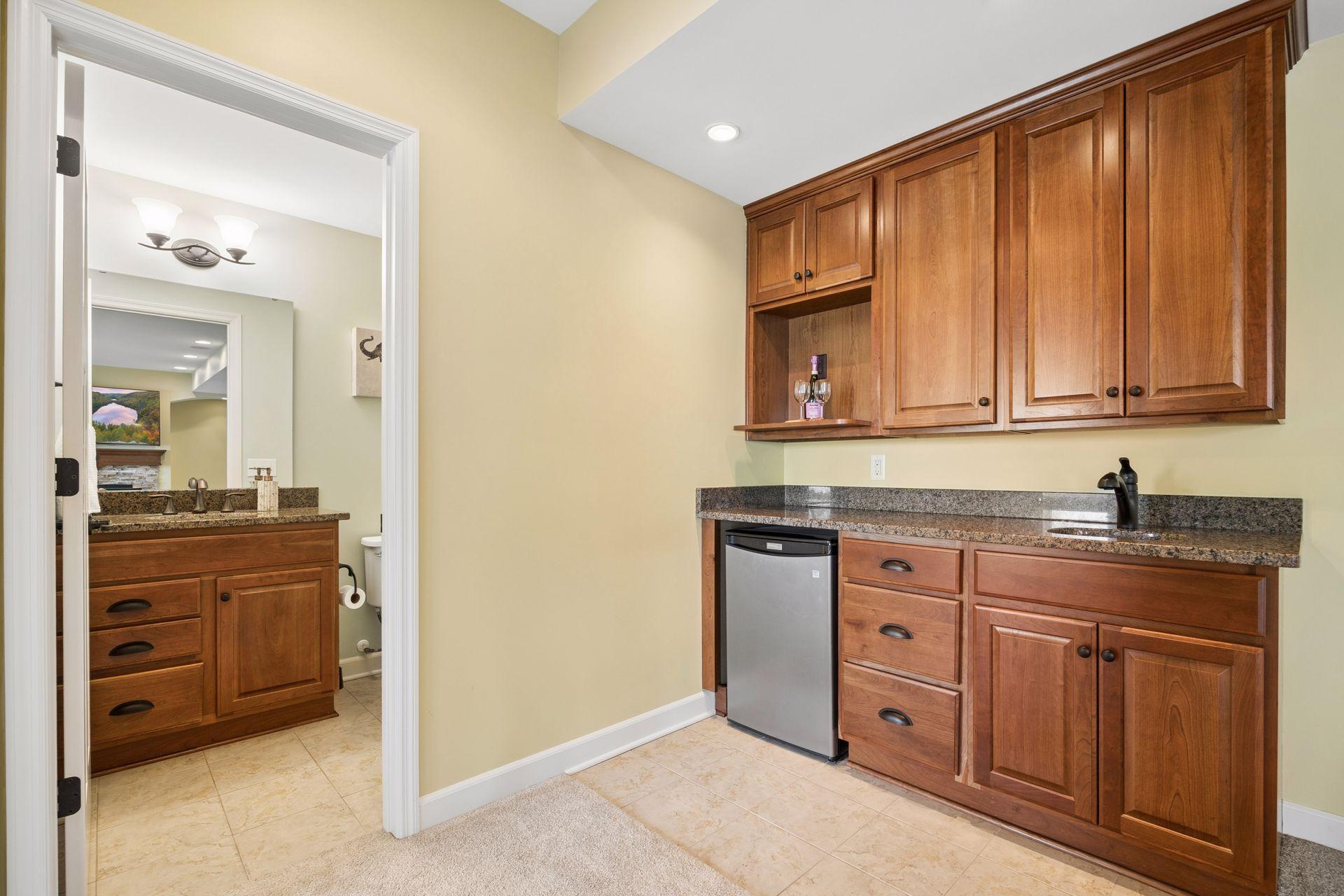 6233 Urbandale Lane N