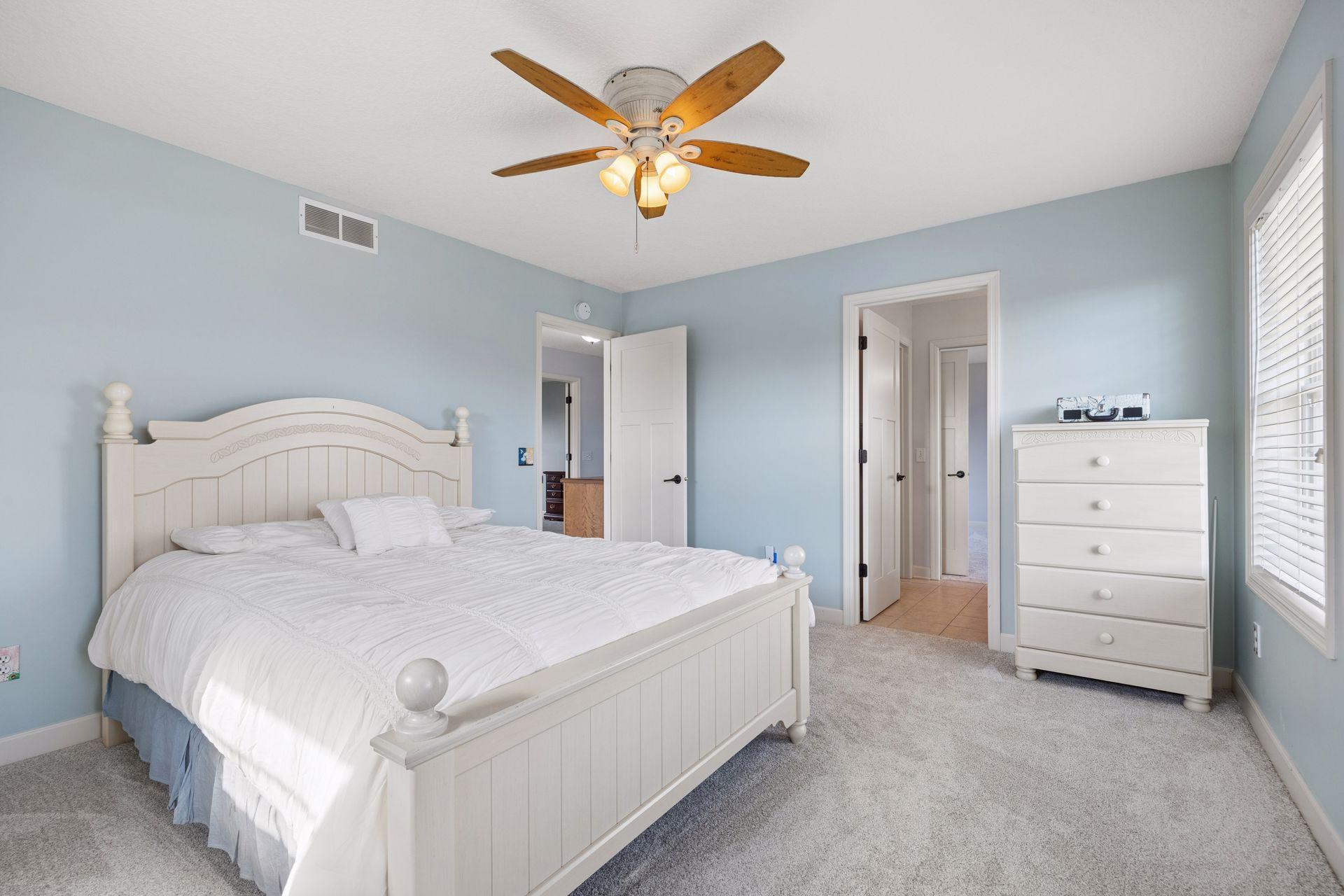 6233 Urbandale Lane N