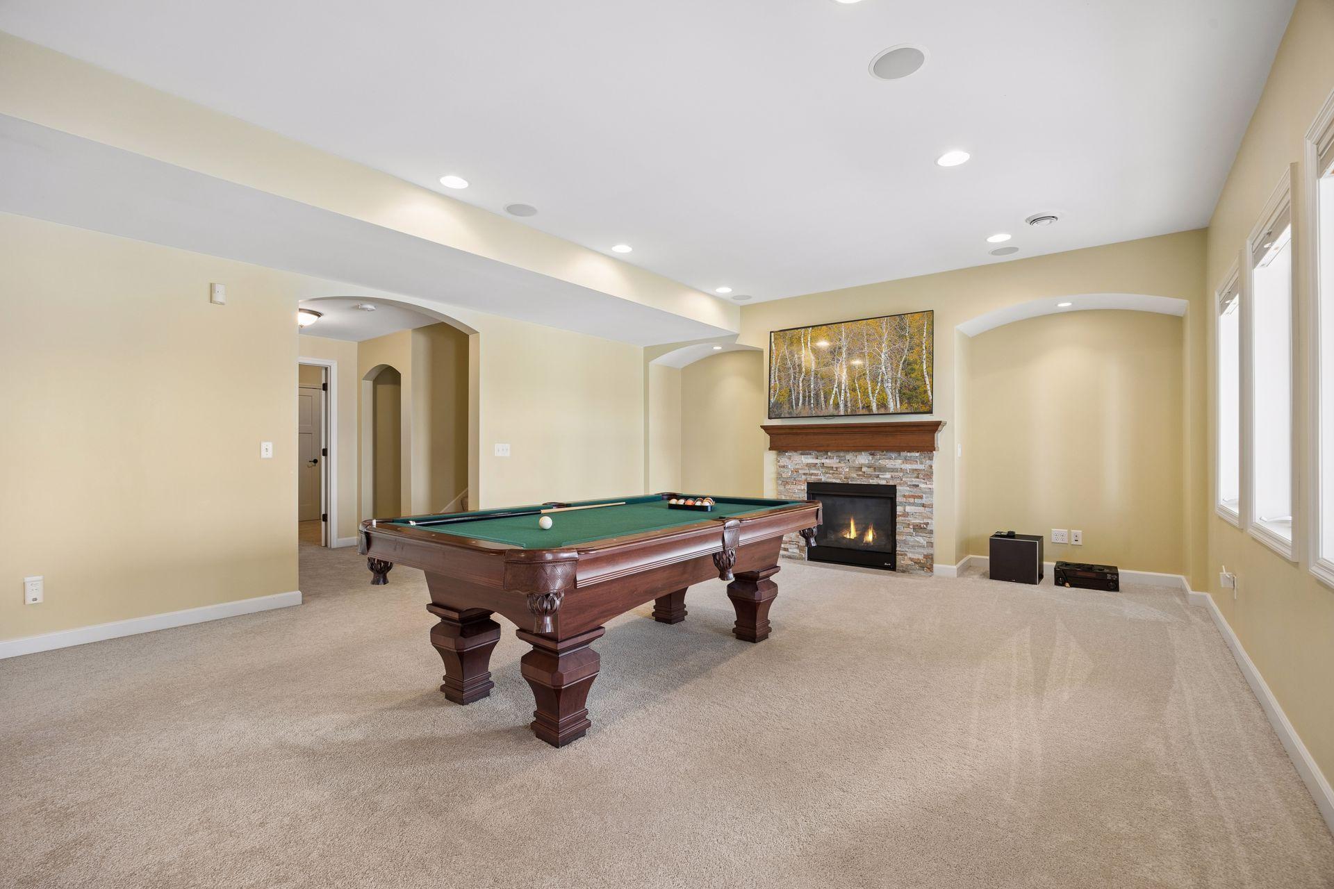 6233 Urbandale Lane N