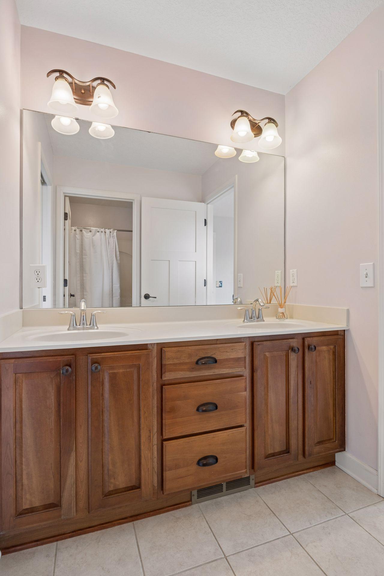 6233 Urbandale Lane N