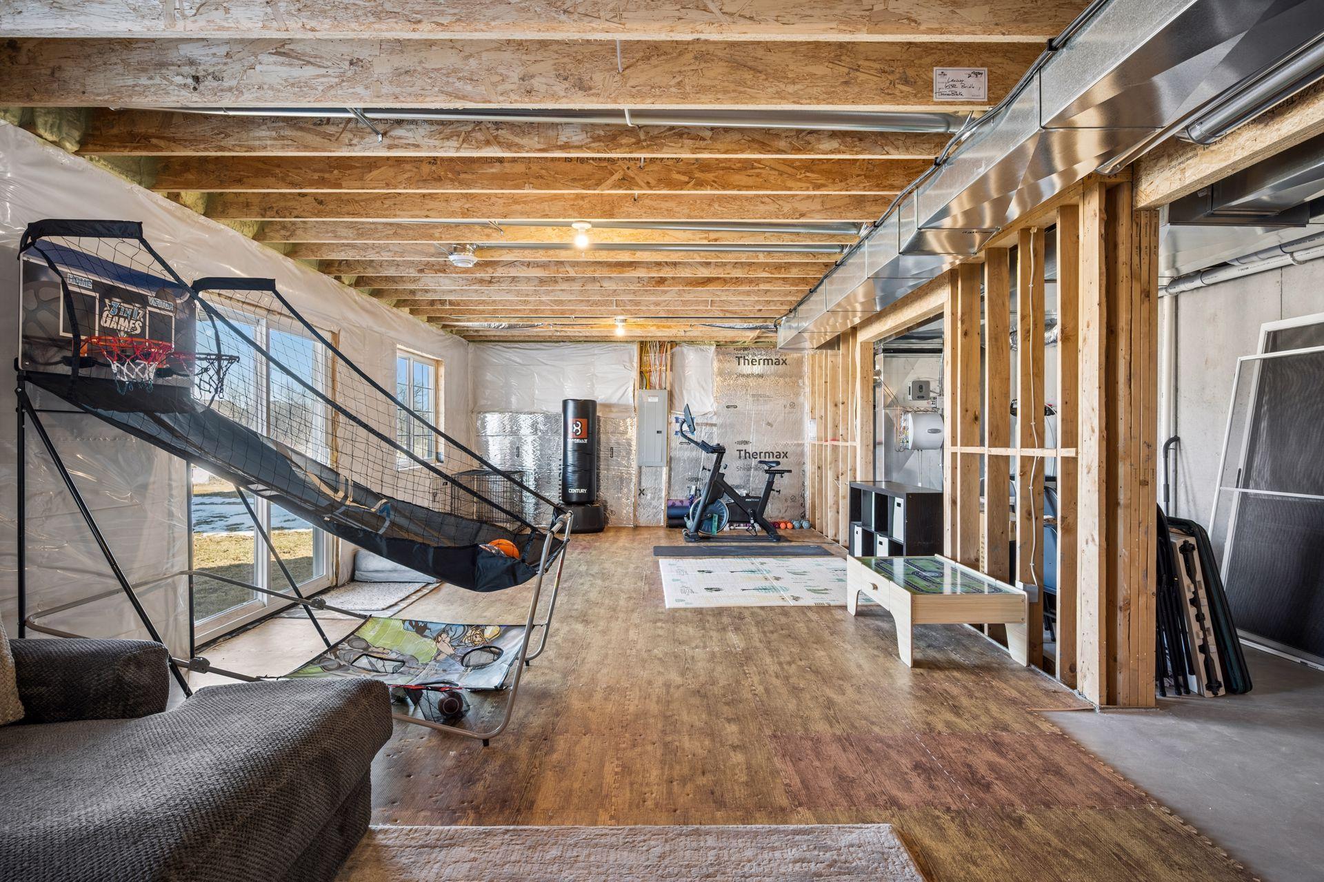 6582 Bridle Path