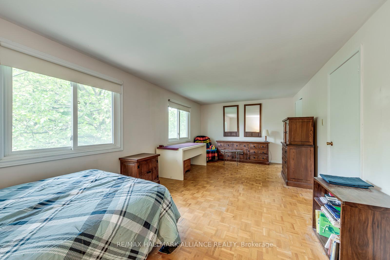 455 Canterbury Crescent