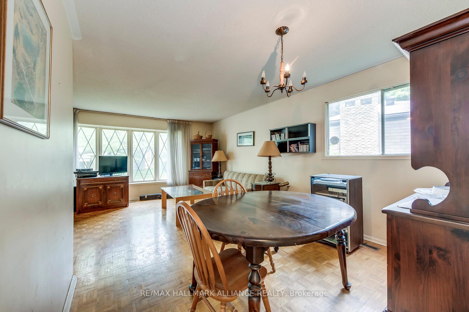 455 Canterbury Crescent