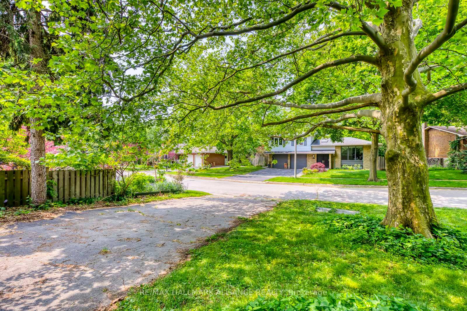 455 Canterbury Crescent