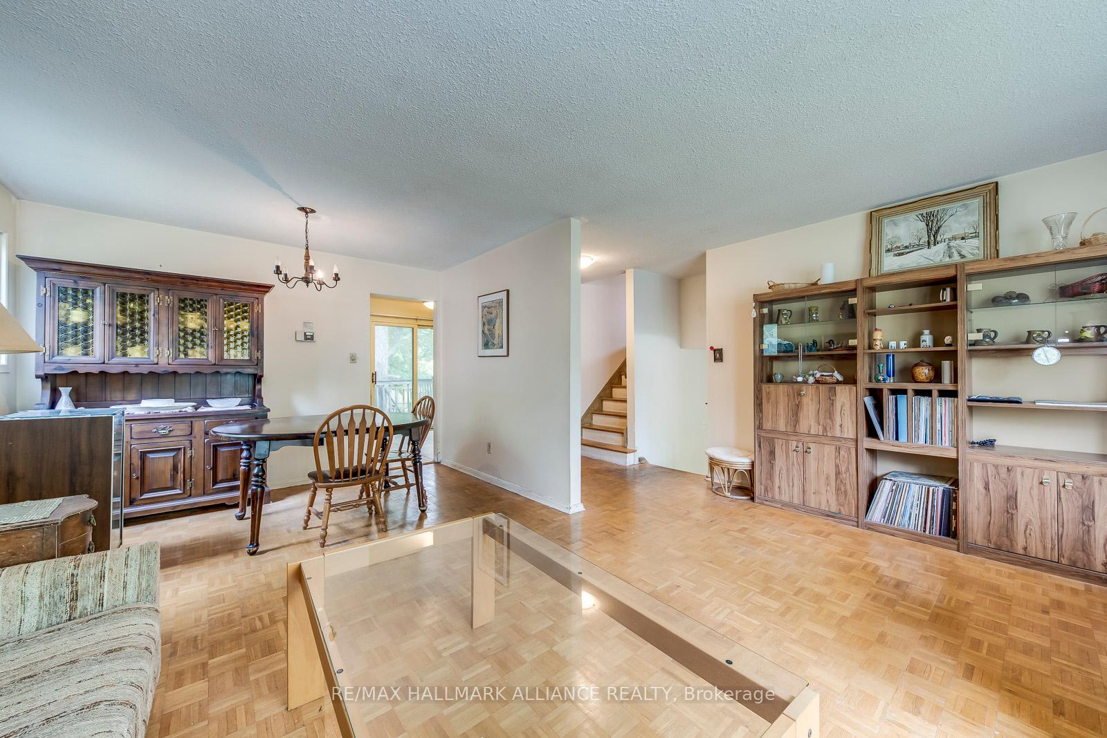 455 Canterbury Crescent