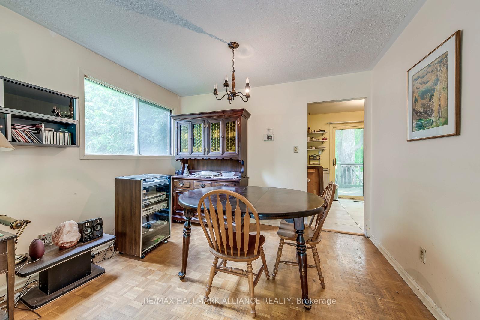 455 Canterbury Crescent