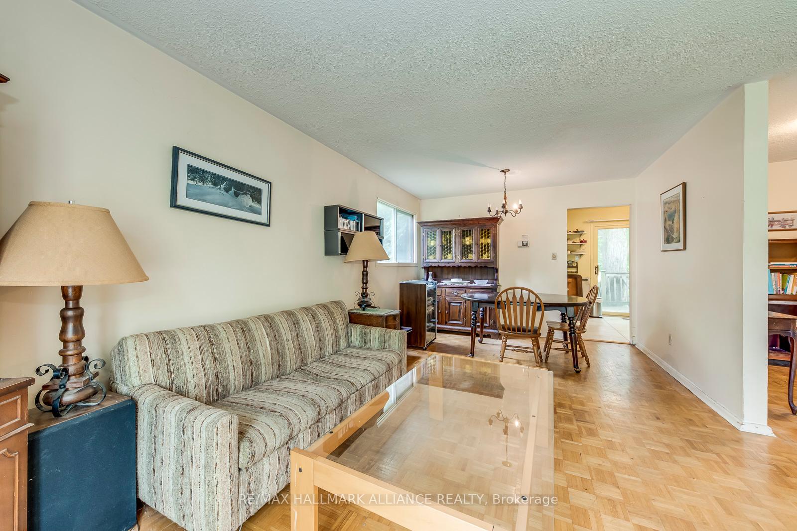 455 Canterbury Crescent