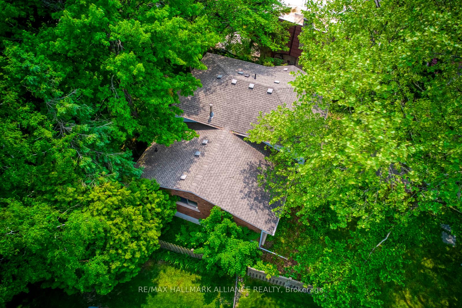 455 Canterbury Crescent