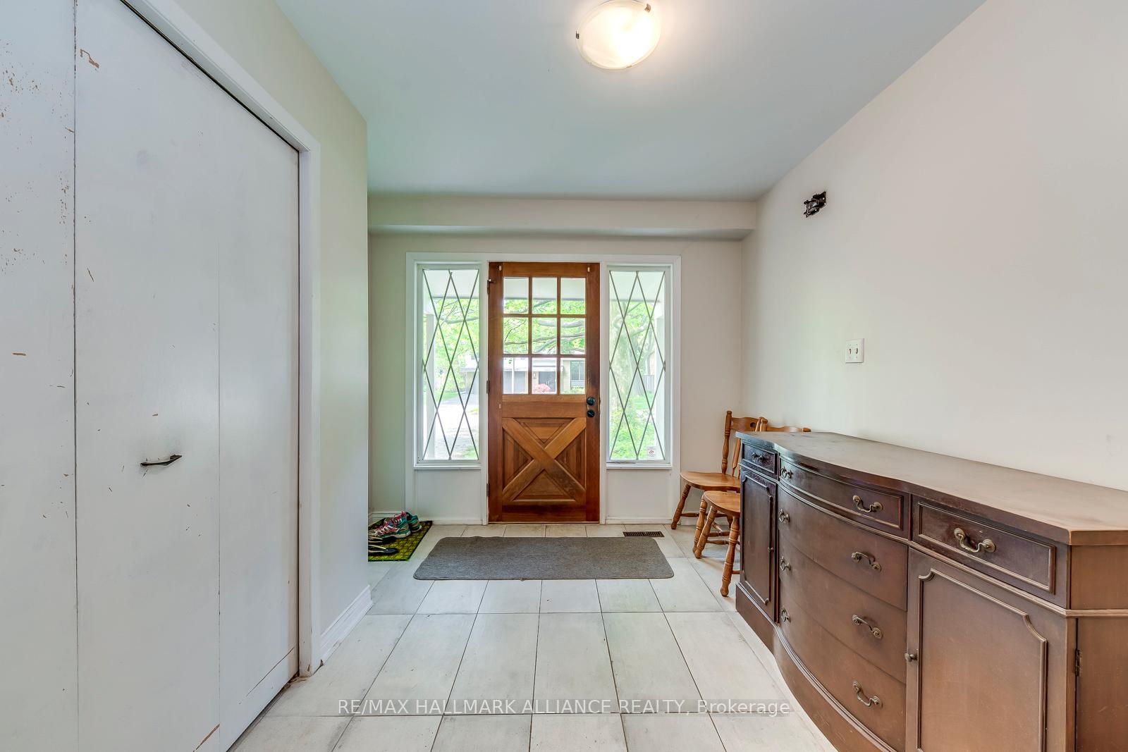 455 Canterbury Crescent