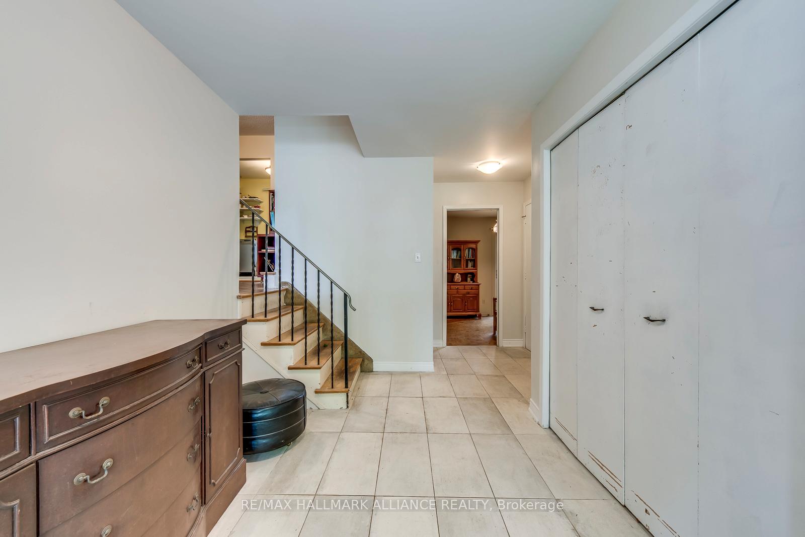 455 Canterbury Crescent