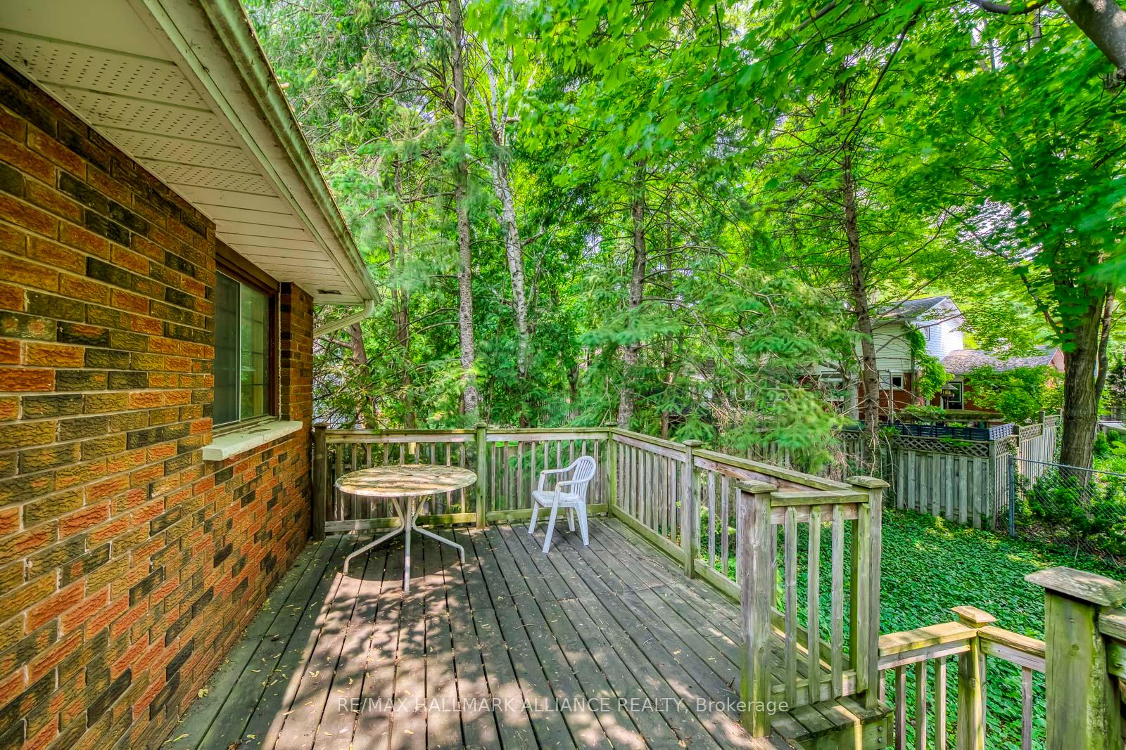 455 Canterbury Crescent