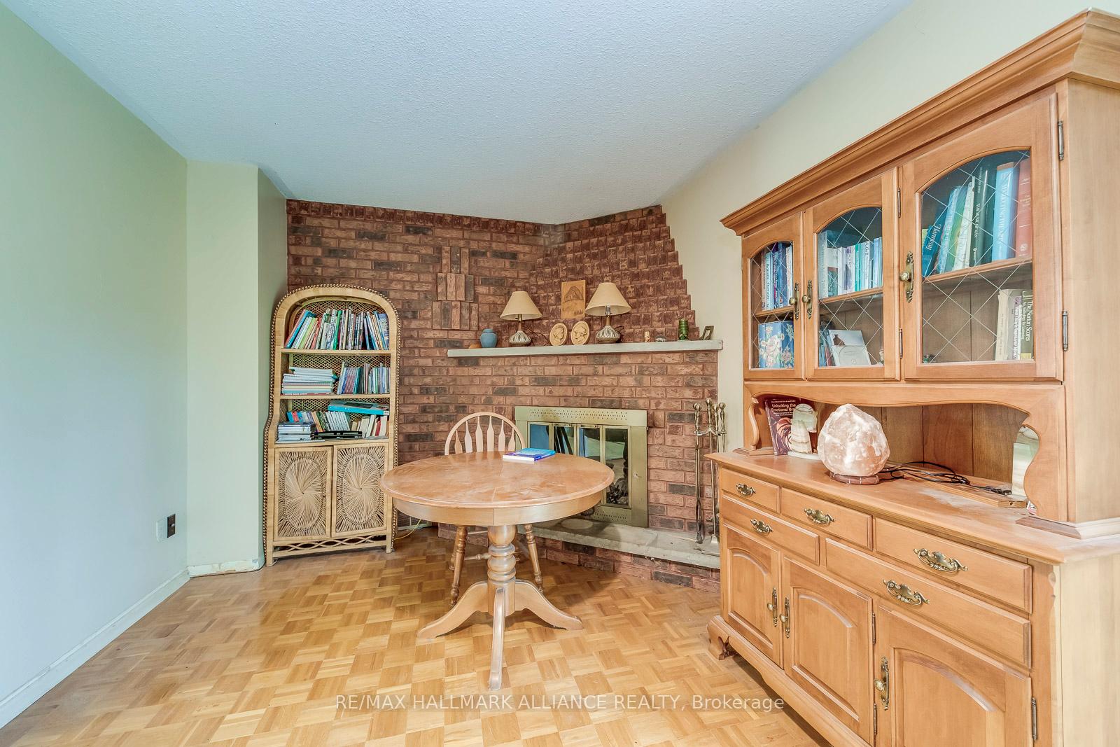 455 Canterbury Crescent