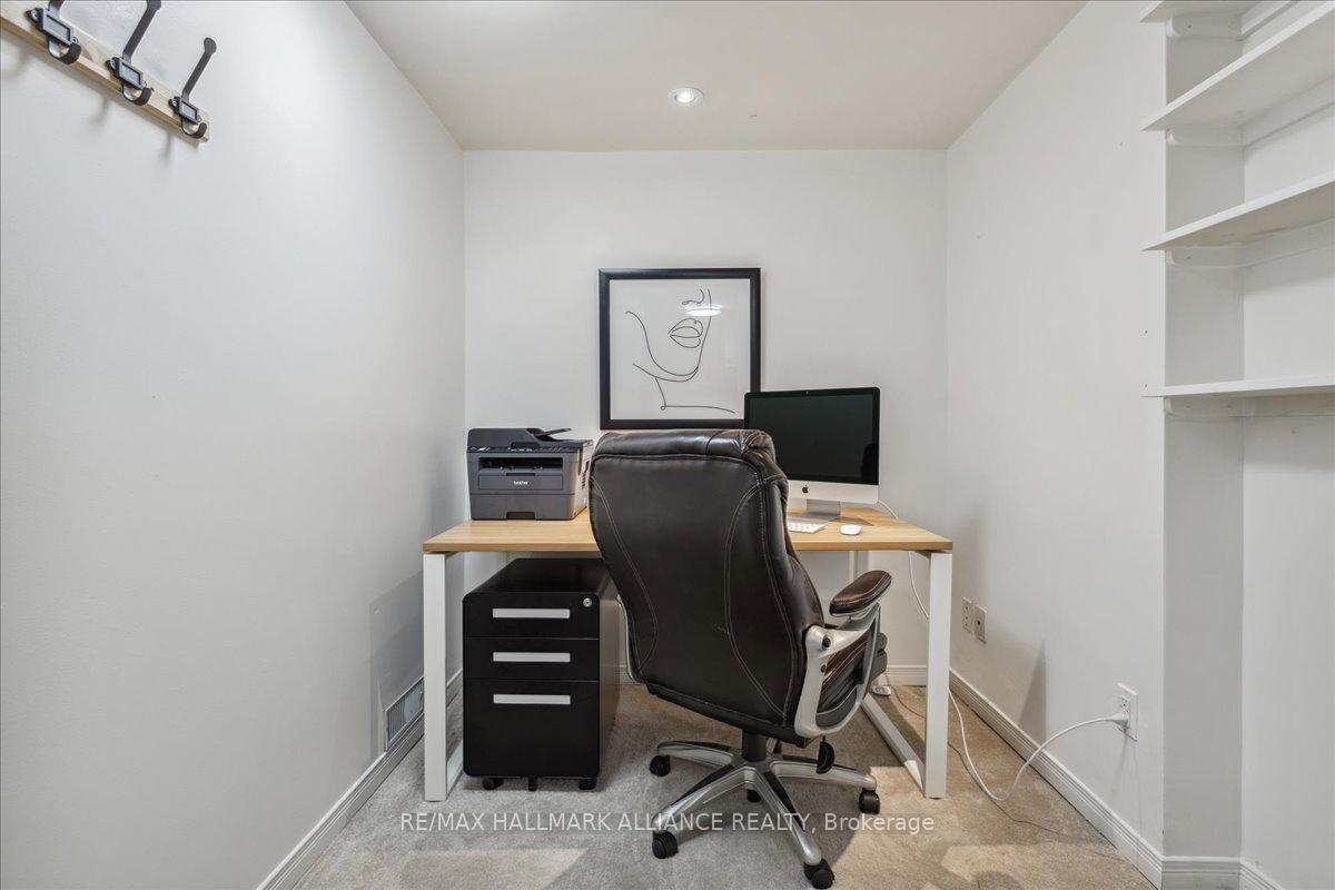222 Alscot Crescent