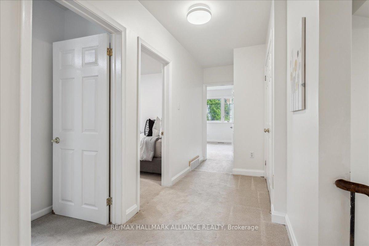 222 Alscot Crescent