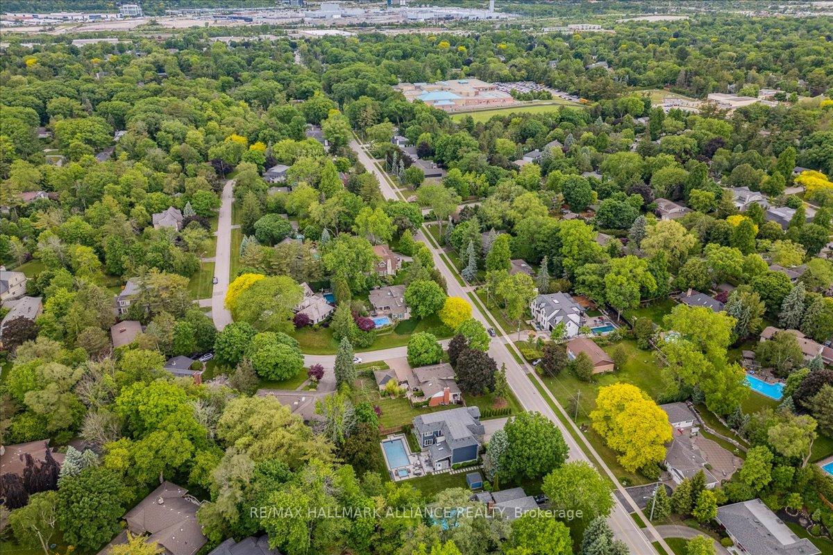 222 Alscot Crescent
