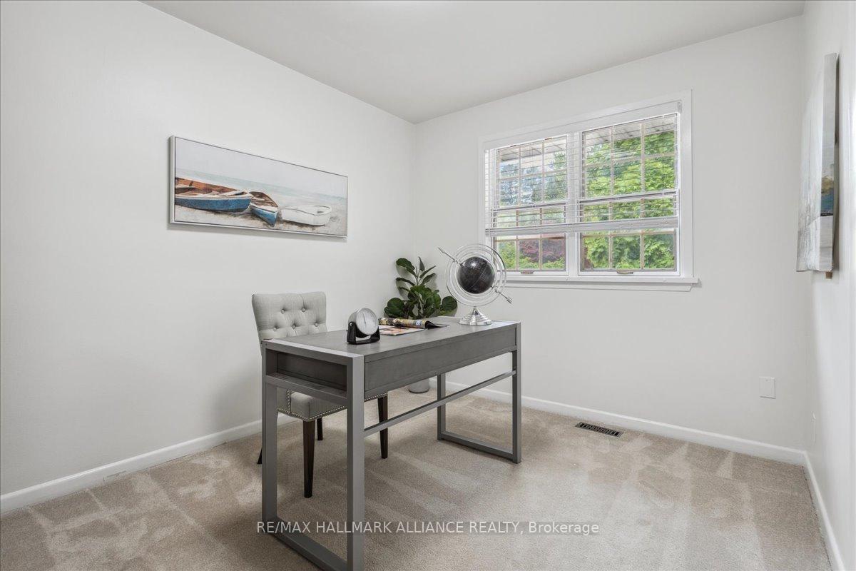 222 Alscot Crescent