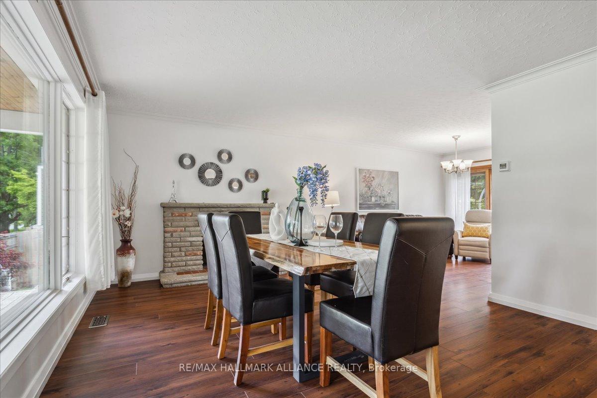 222 Alscot Crescent
