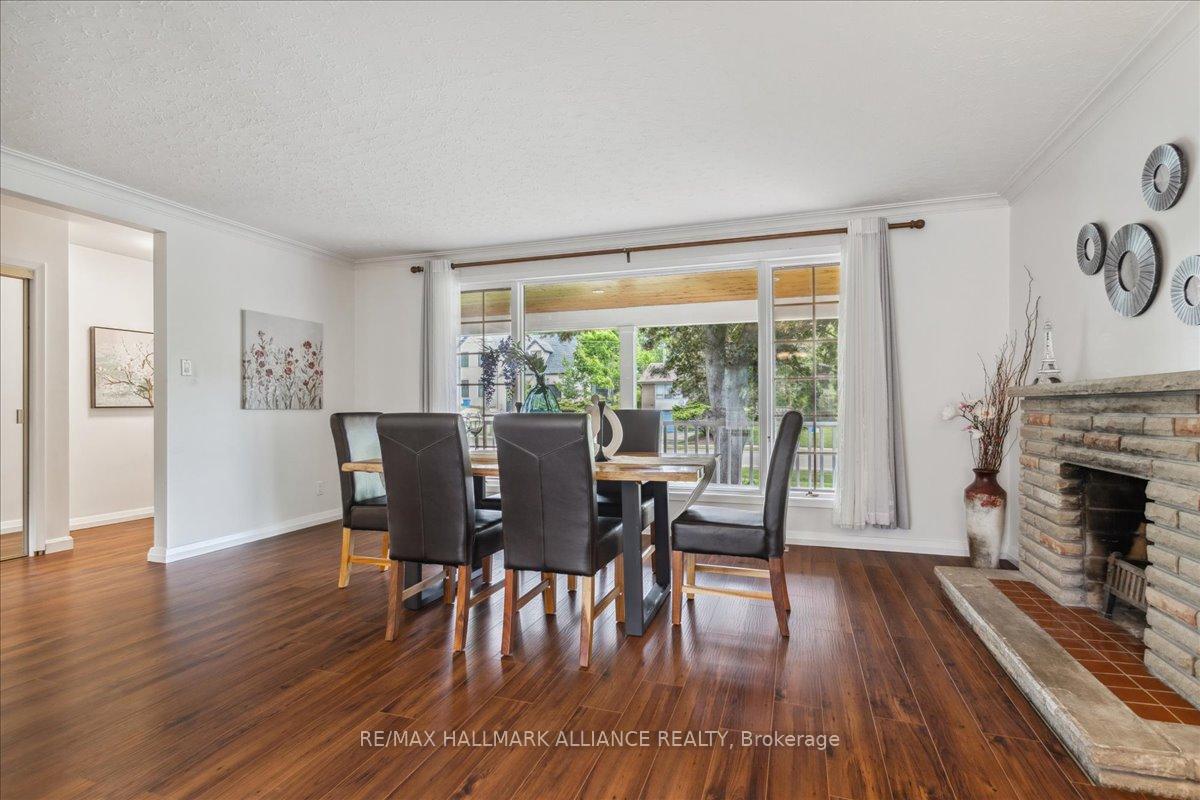 222 Alscot Crescent