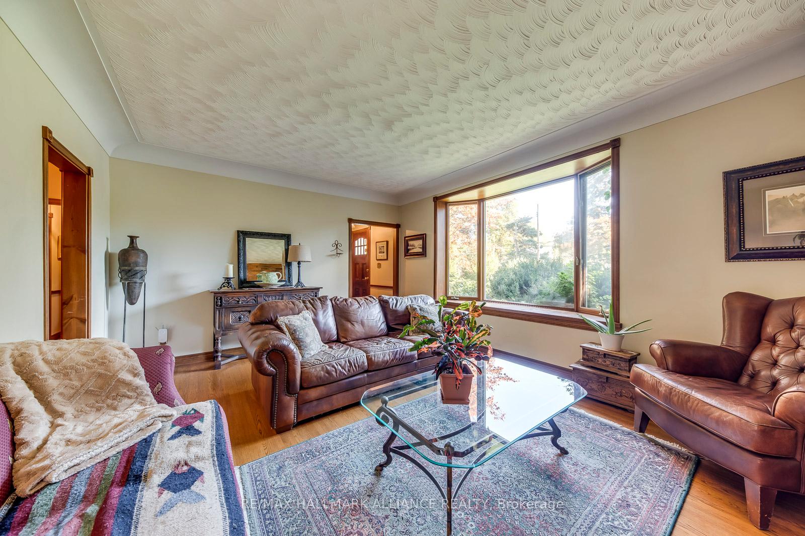 4447 Lakeshore Road