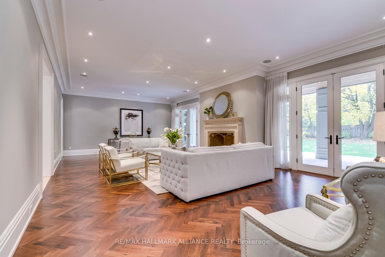 138 DIANNE Avenue, Oakville