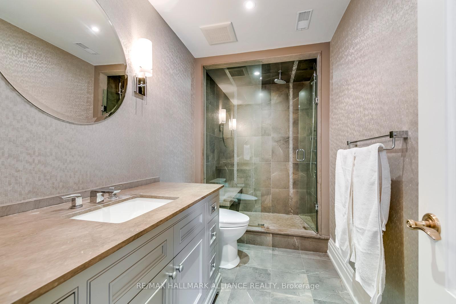 138 DIANNE Avenue, Oakville