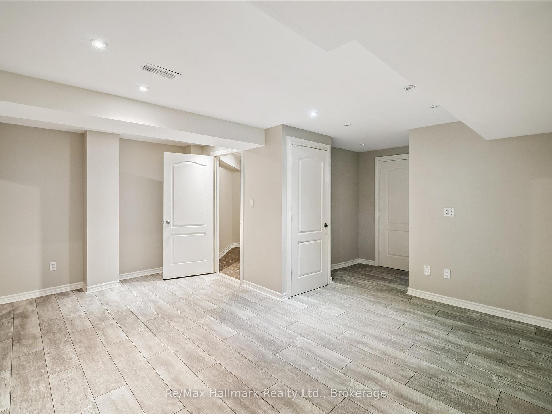 247 Beechtree Crescent, Oakville, ON L6L 0A5