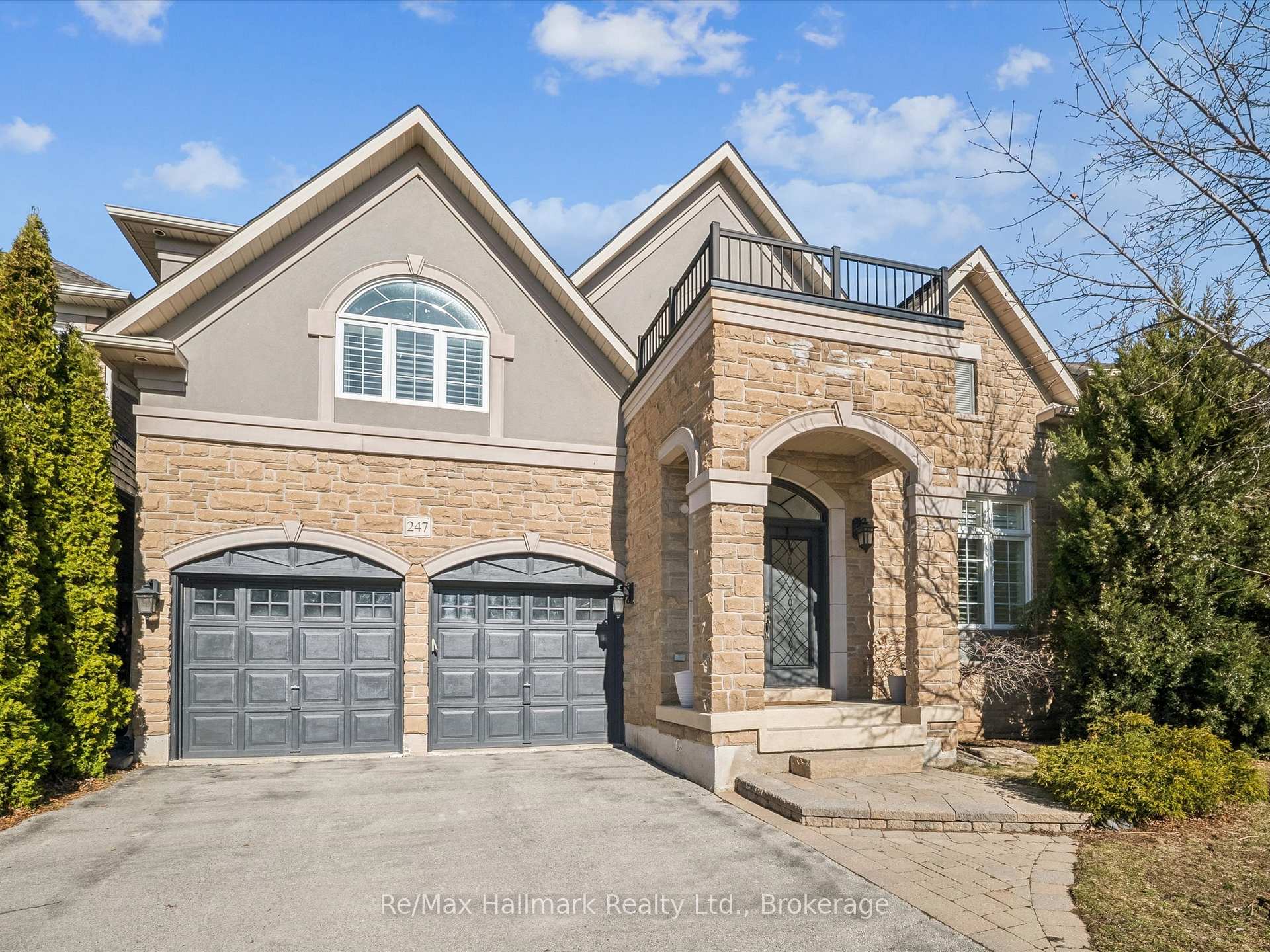 247 Beechtree Crescent, Oakville, ON L6L 0A5