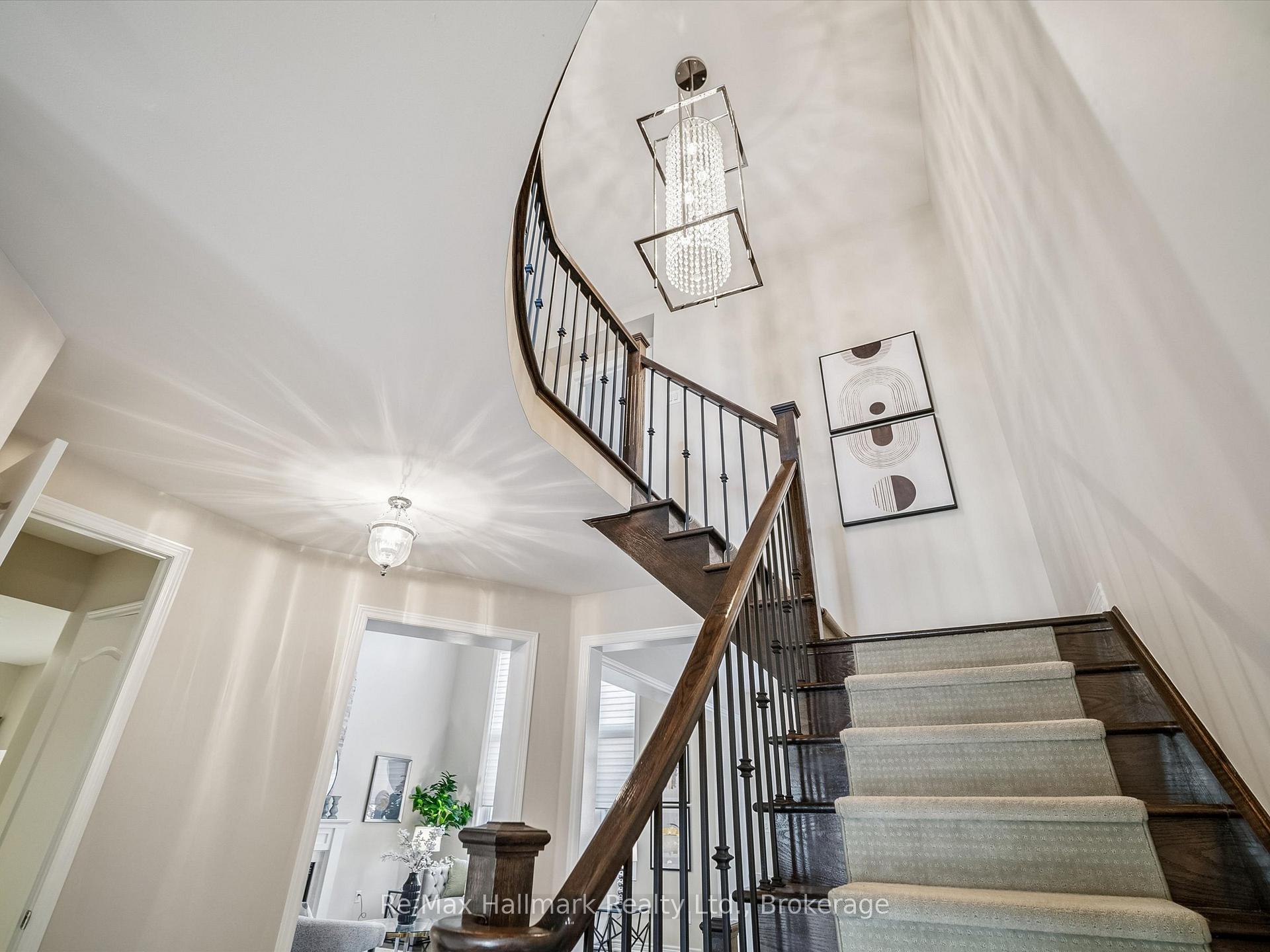 247 Beechtree Crescent, Oakville, ON L6L 0A5