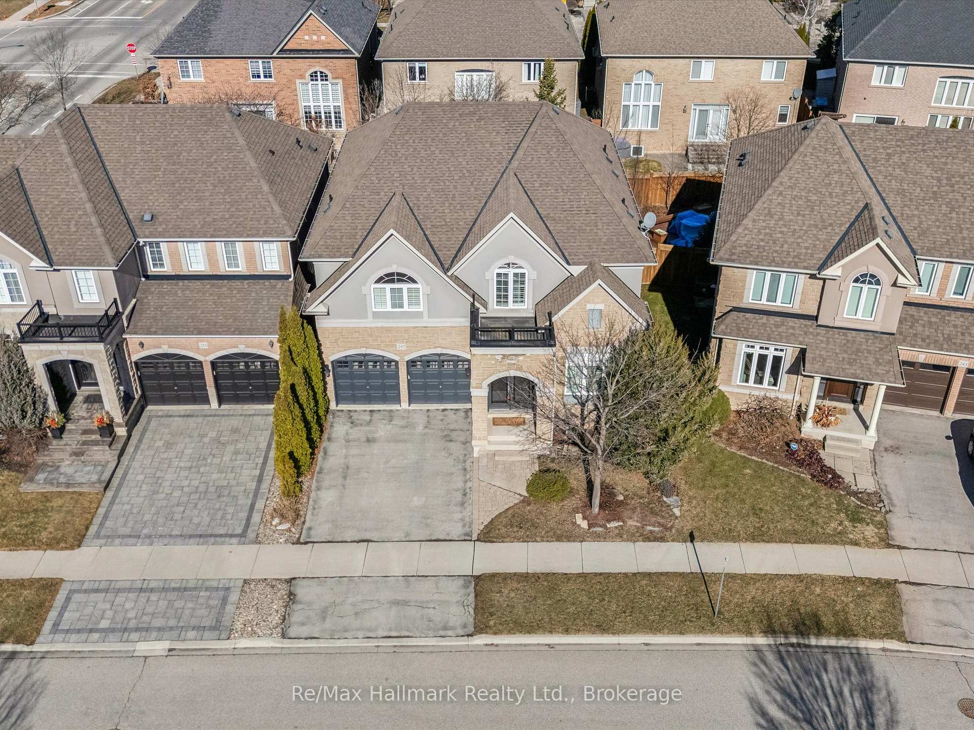 247 Beechtree Crescent, Oakville, ON L6L 0A5