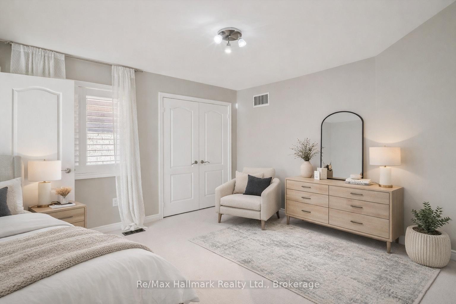 247 Beechtree Crescent, Oakville, ON L6L 0A5