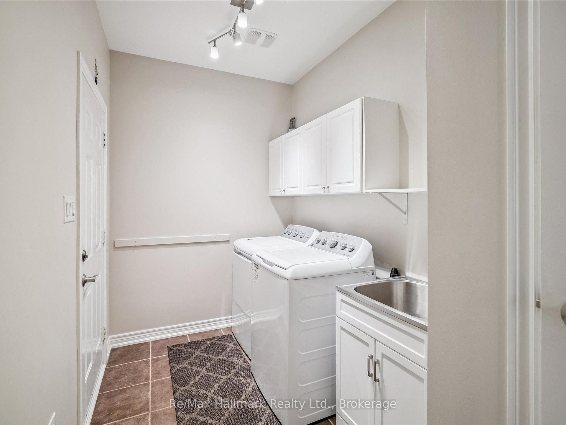 247 Beechtree Crescent, Oakville, ON L6L 0A5