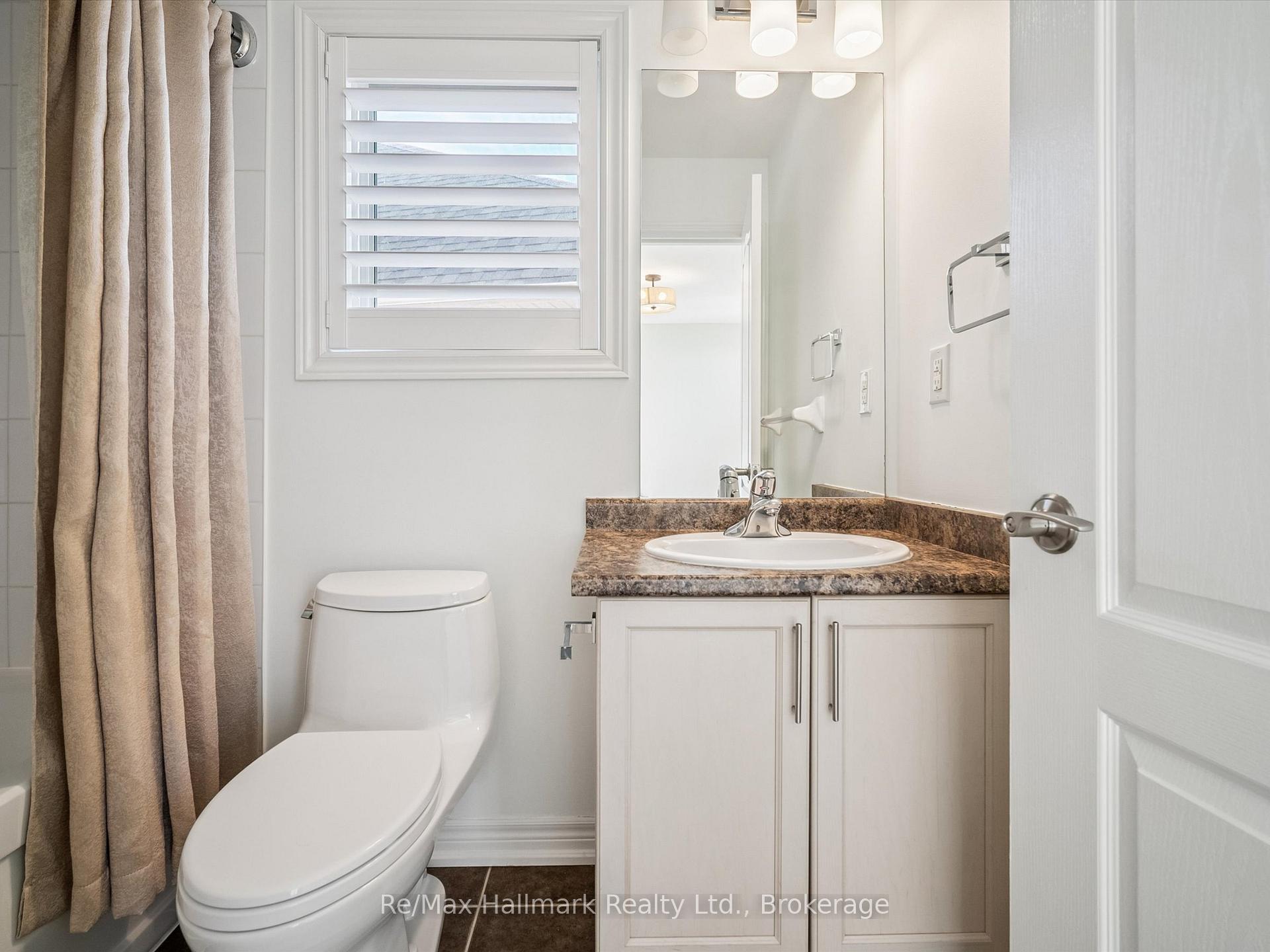 247 Beechtree Crescent, Oakville, ON L6L 0A5