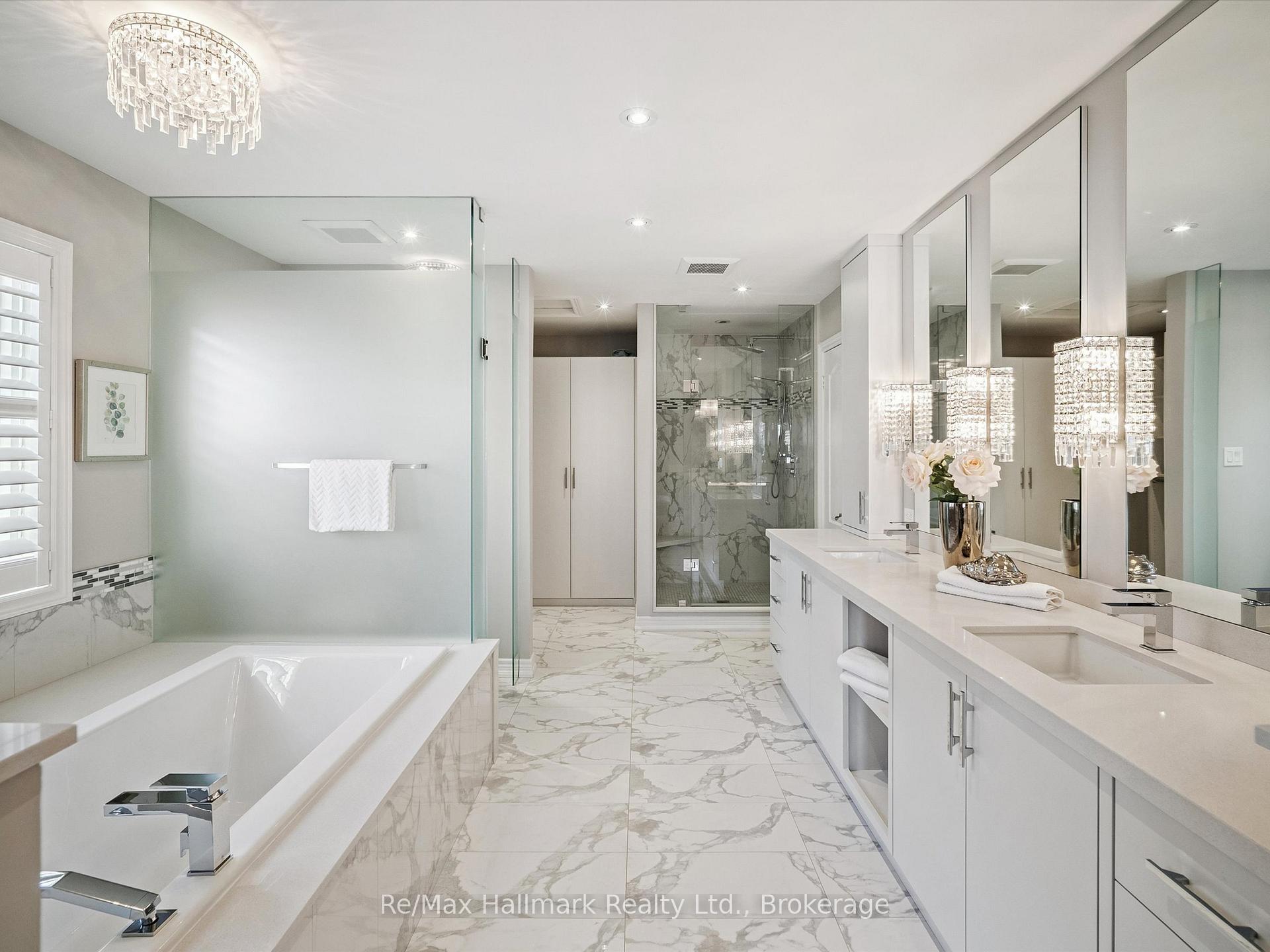 247 Beechtree Crescent, Oakville, ON L6L 0A5