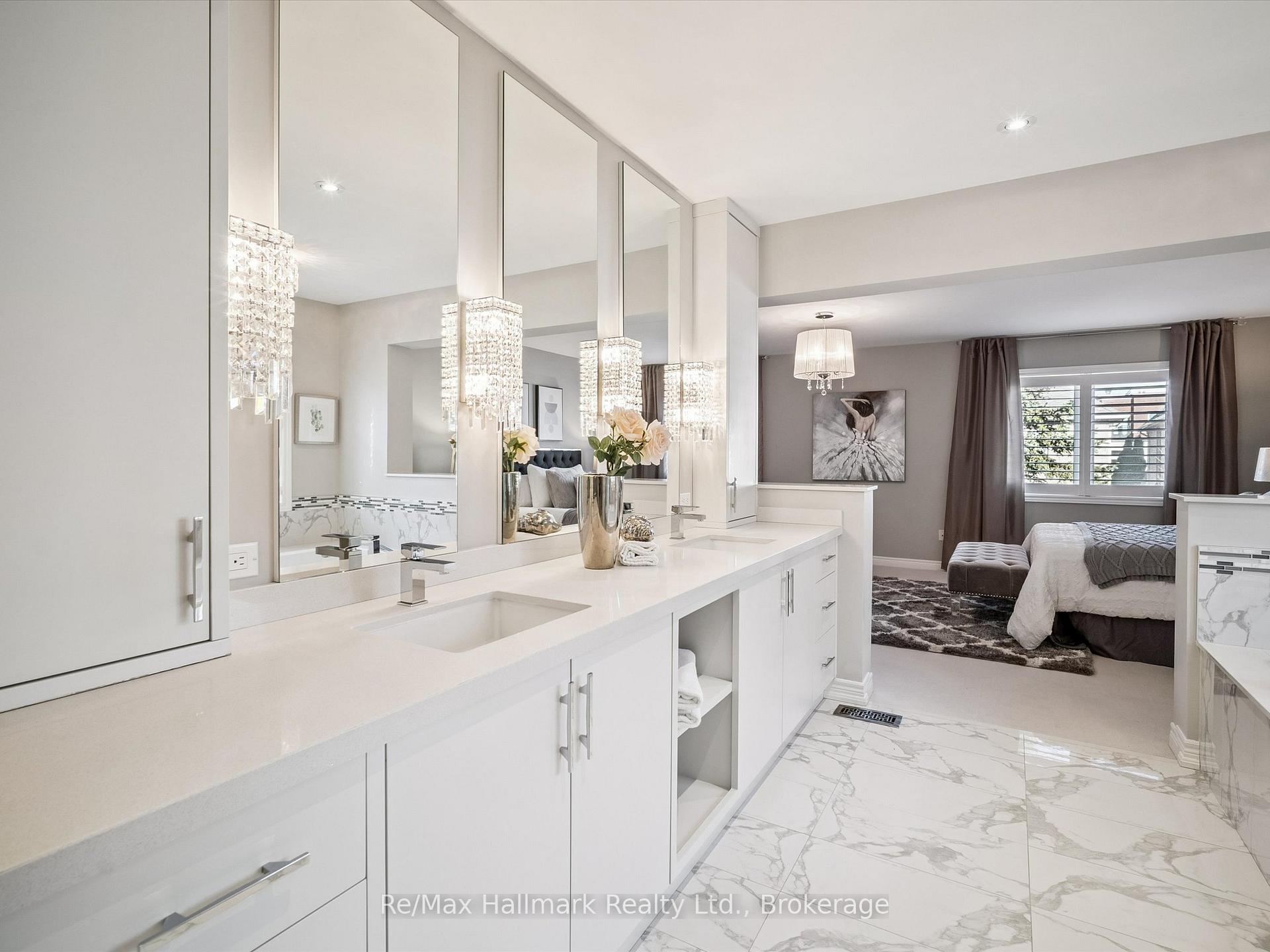 247 Beechtree Crescent, Oakville, ON L6L 0A5