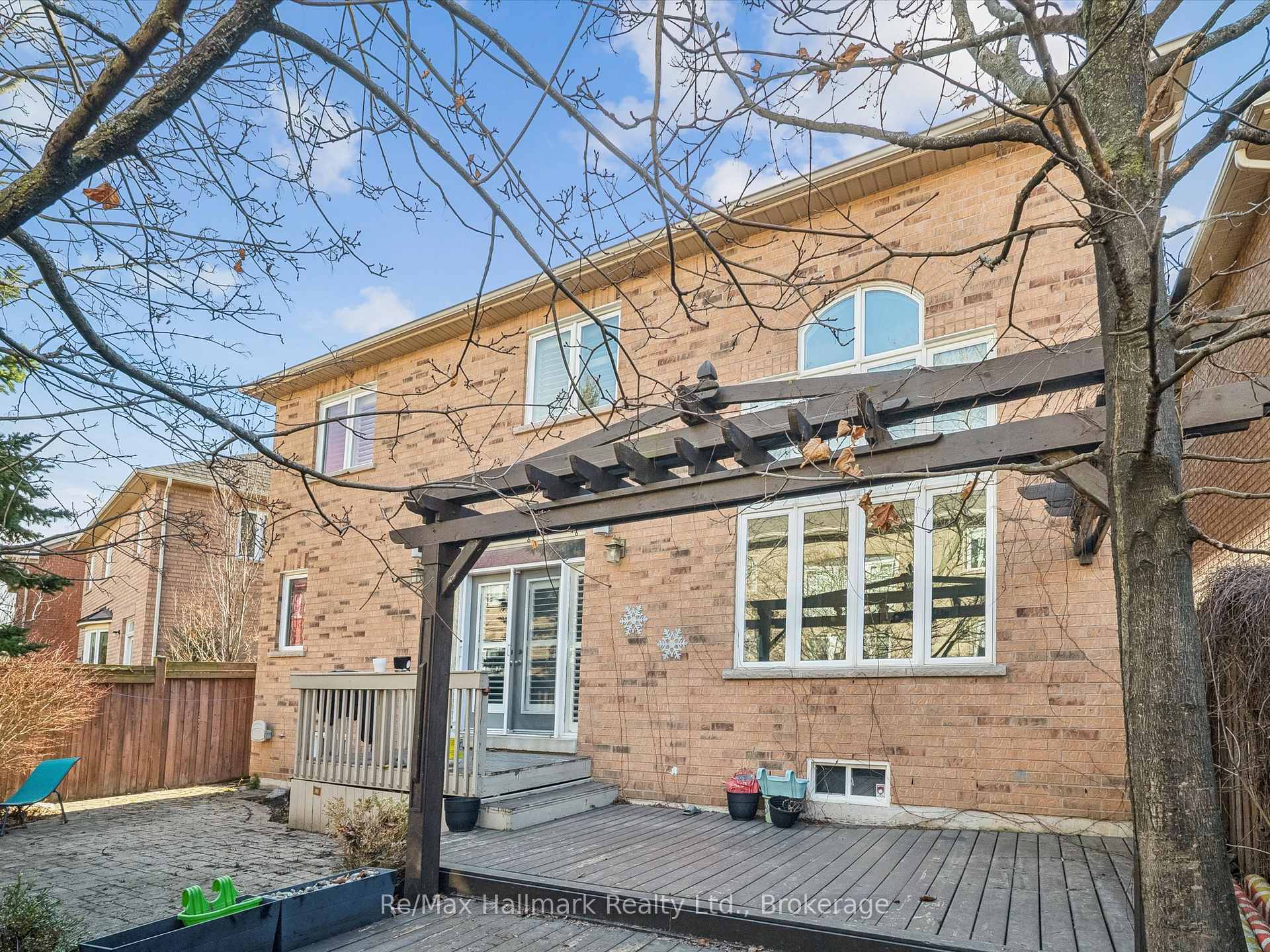 247 Beechtree Crescent, Oakville, ON L6L 0A5