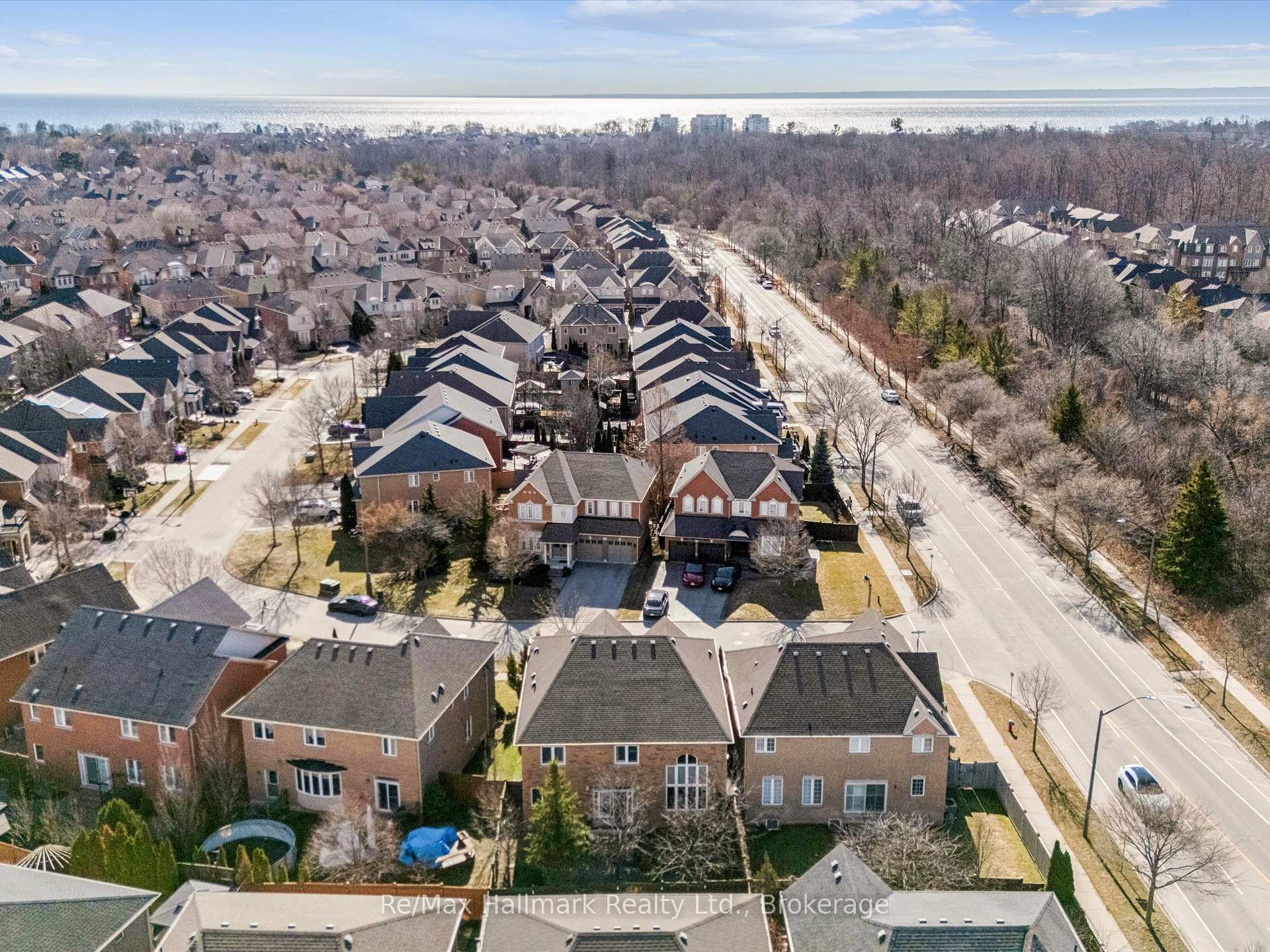 247 Beechtree Crescent, Oakville, ON L6L 0A5