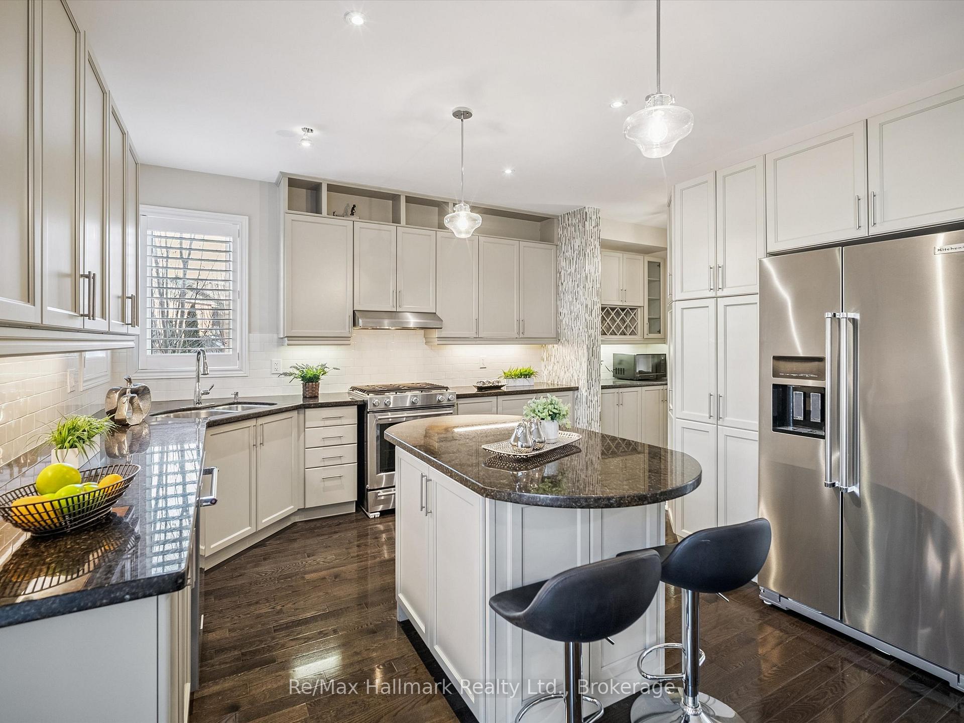 247 Beechtree Crescent, Oakville, ON L6L 0A5