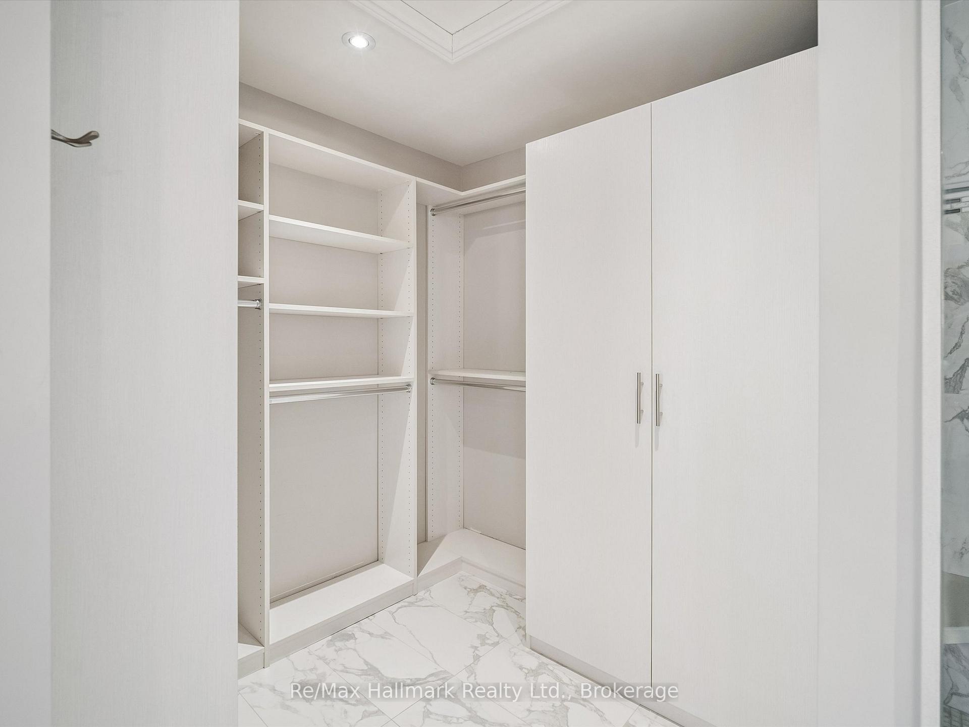 247 Beechtree Crescent, Oakville, ON L6L 0A5