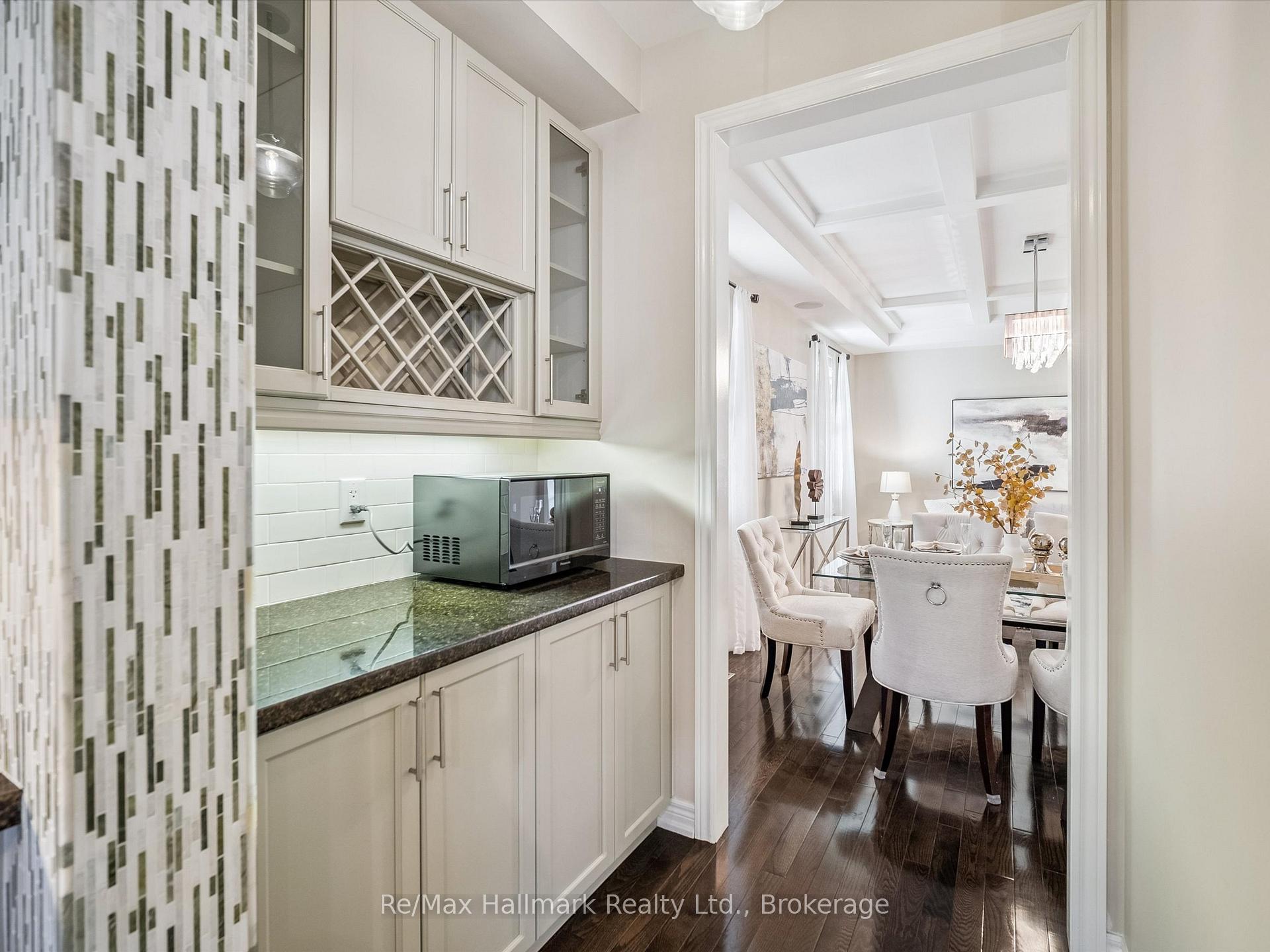 247 Beechtree Crescent, Oakville, ON L6L 0A5