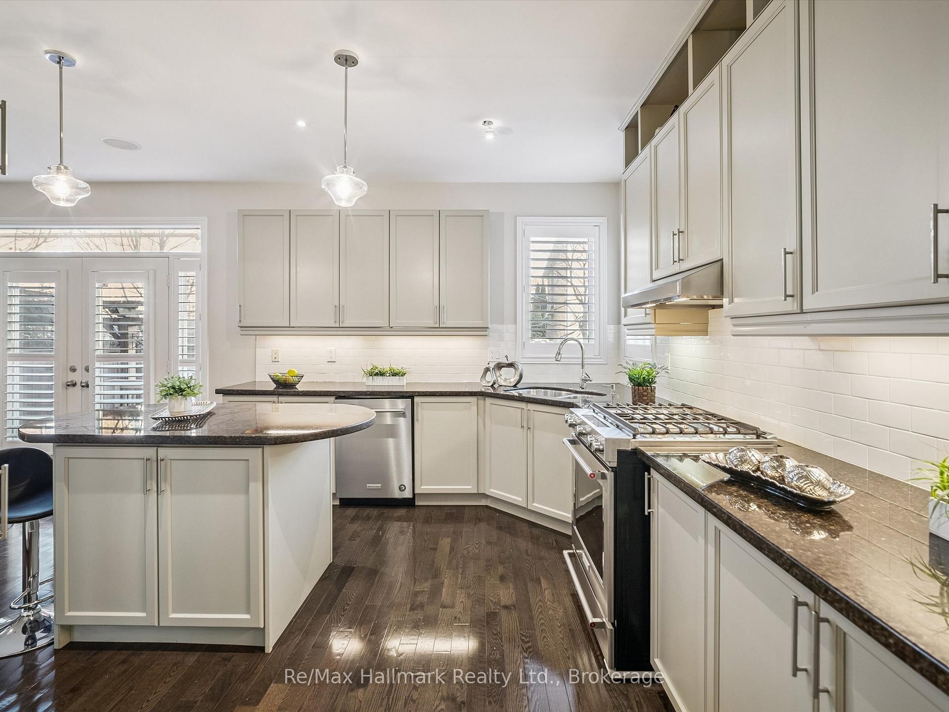 247 Beechtree Crescent, Oakville, ON L6L 0A5