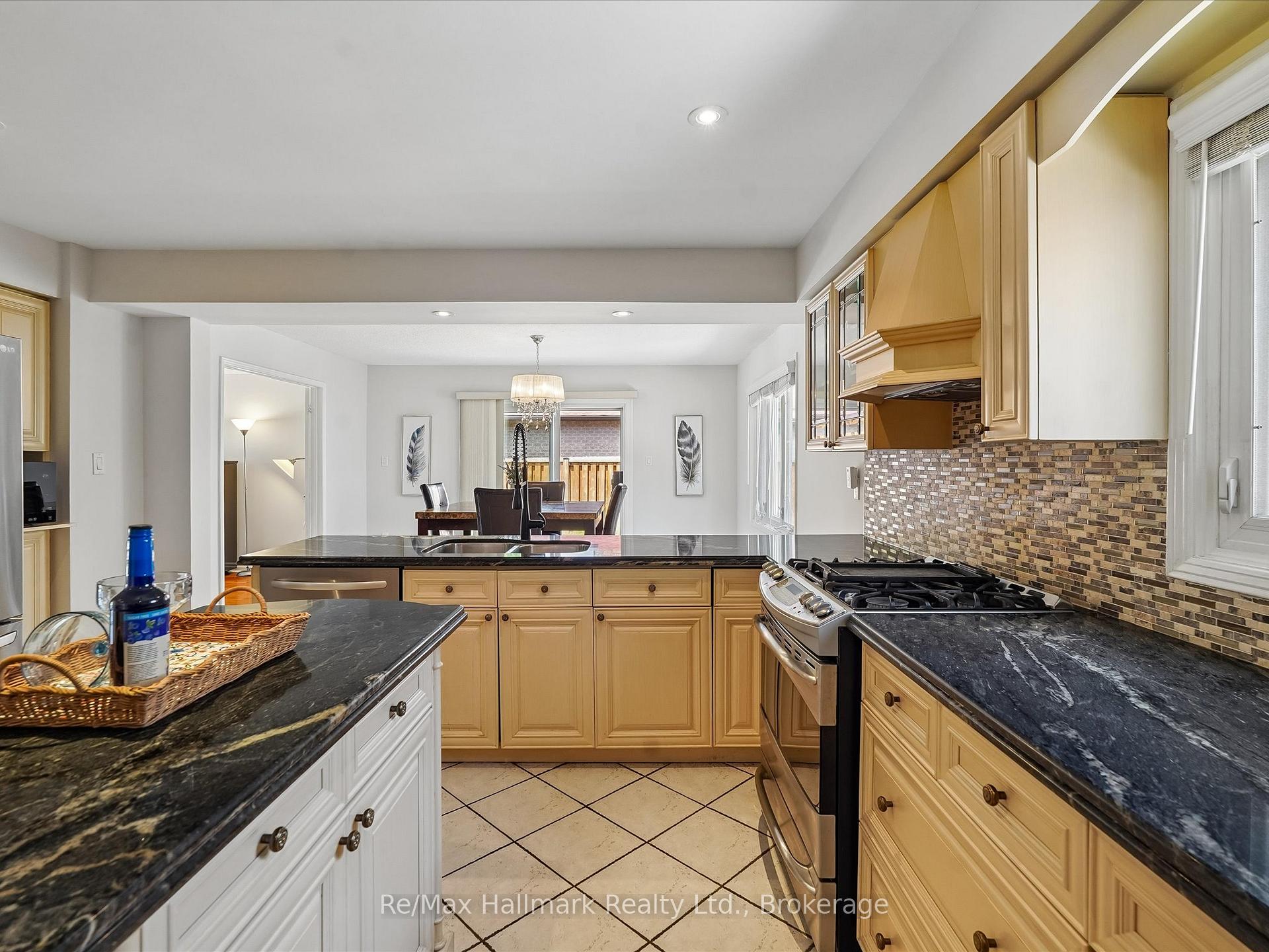 560 Chillingham Crescent