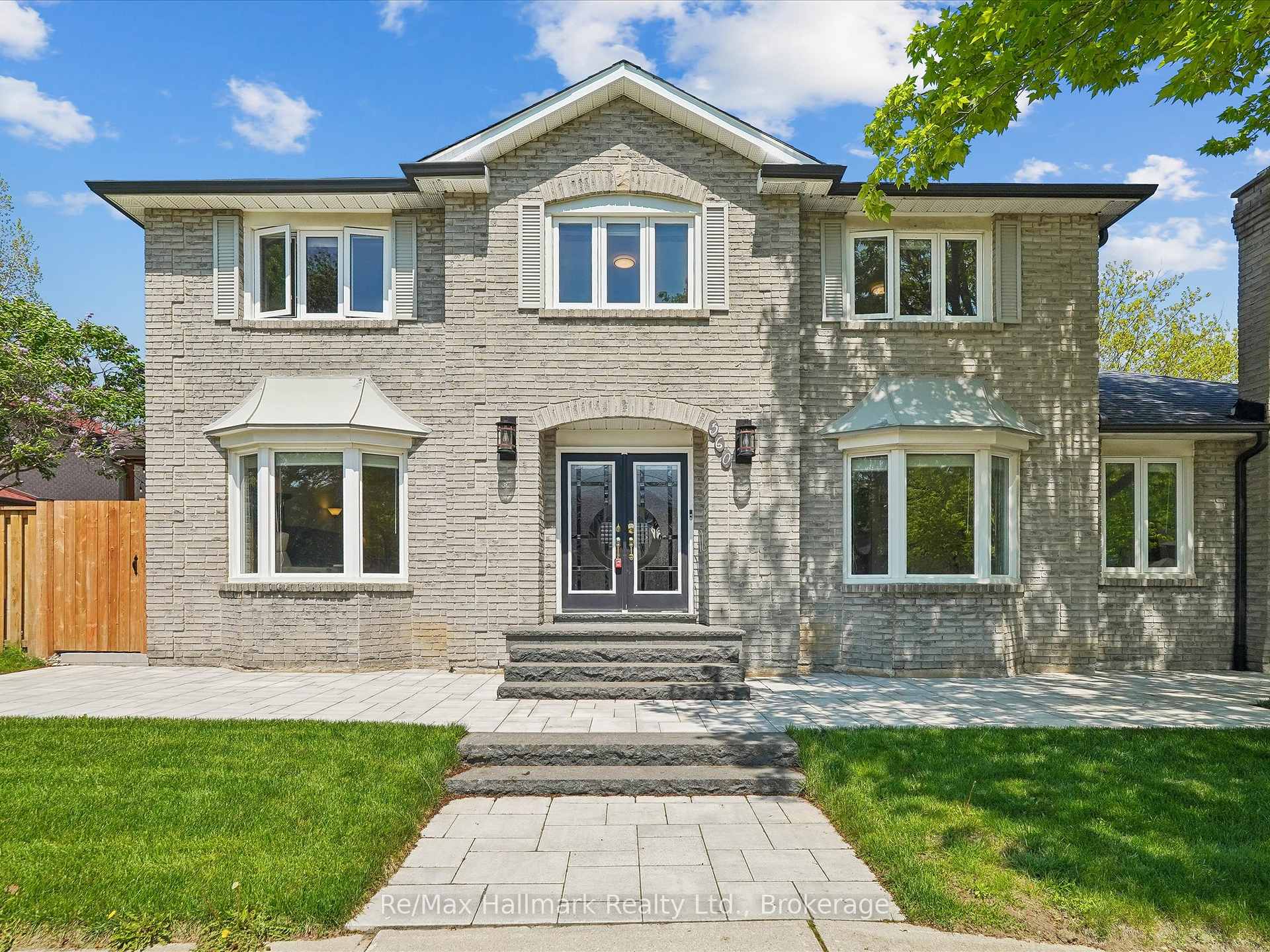 560 Chillingham Crescent