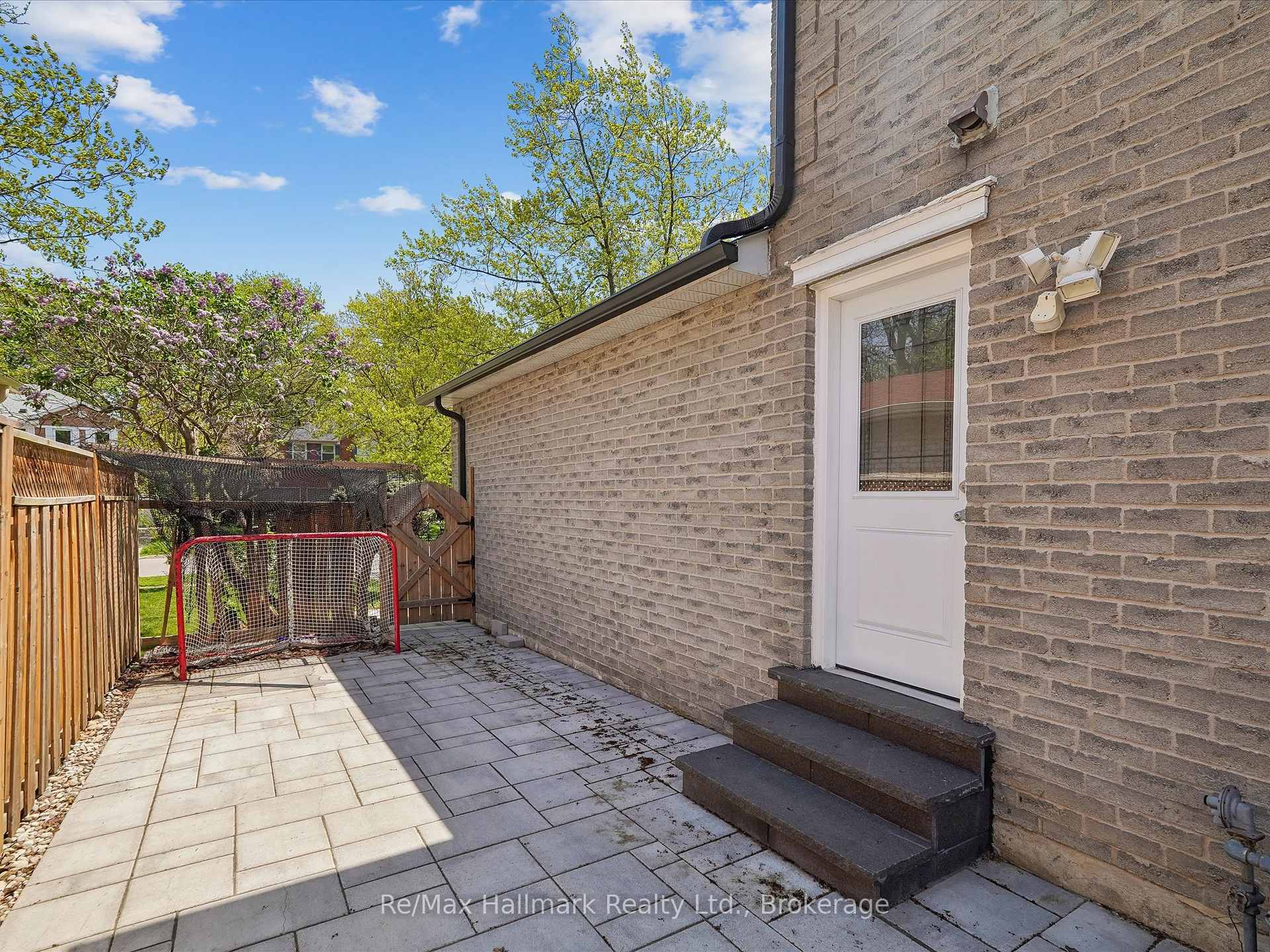 560 Chillingham Crescent