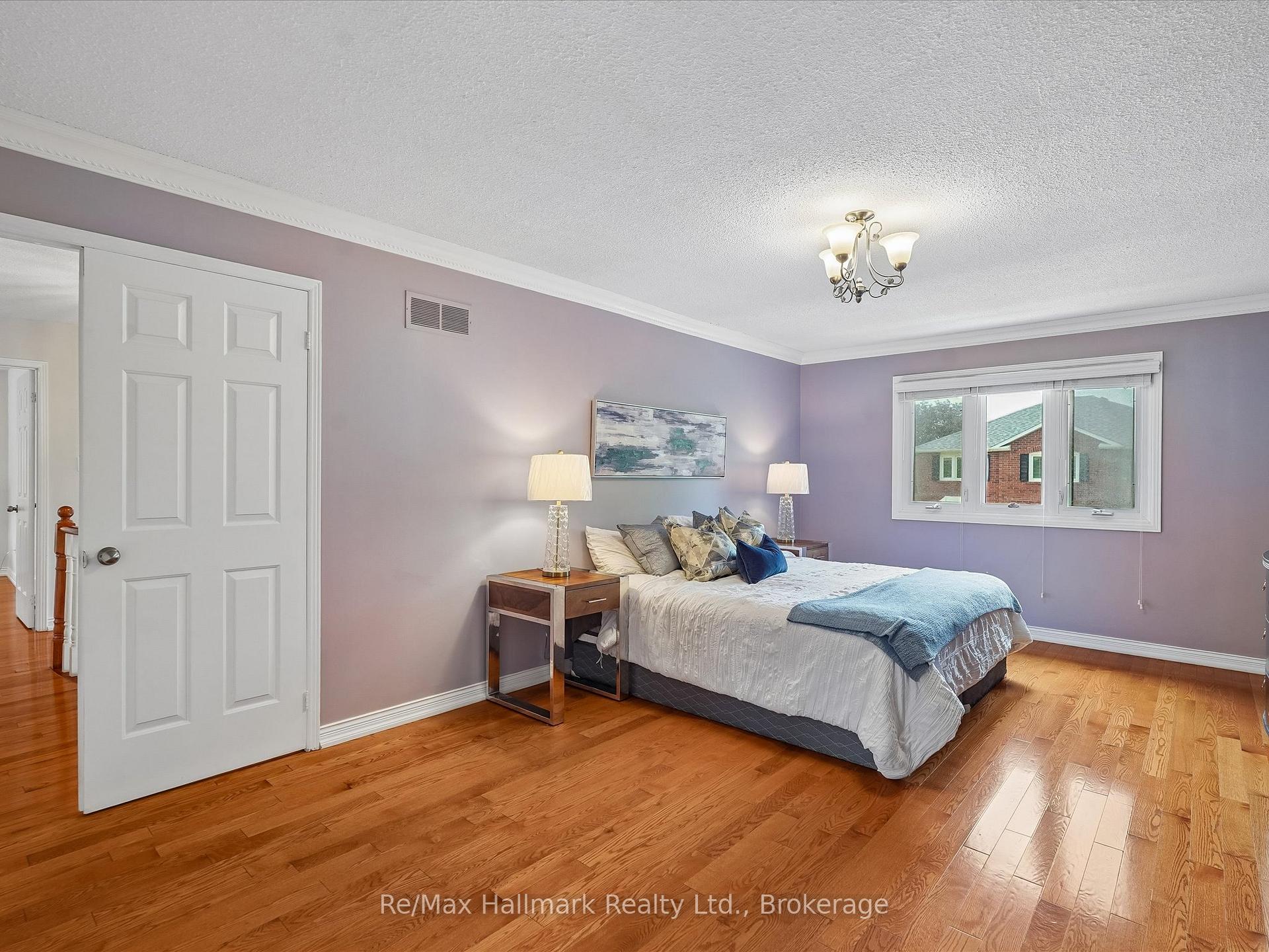 560 Chillingham Crescent