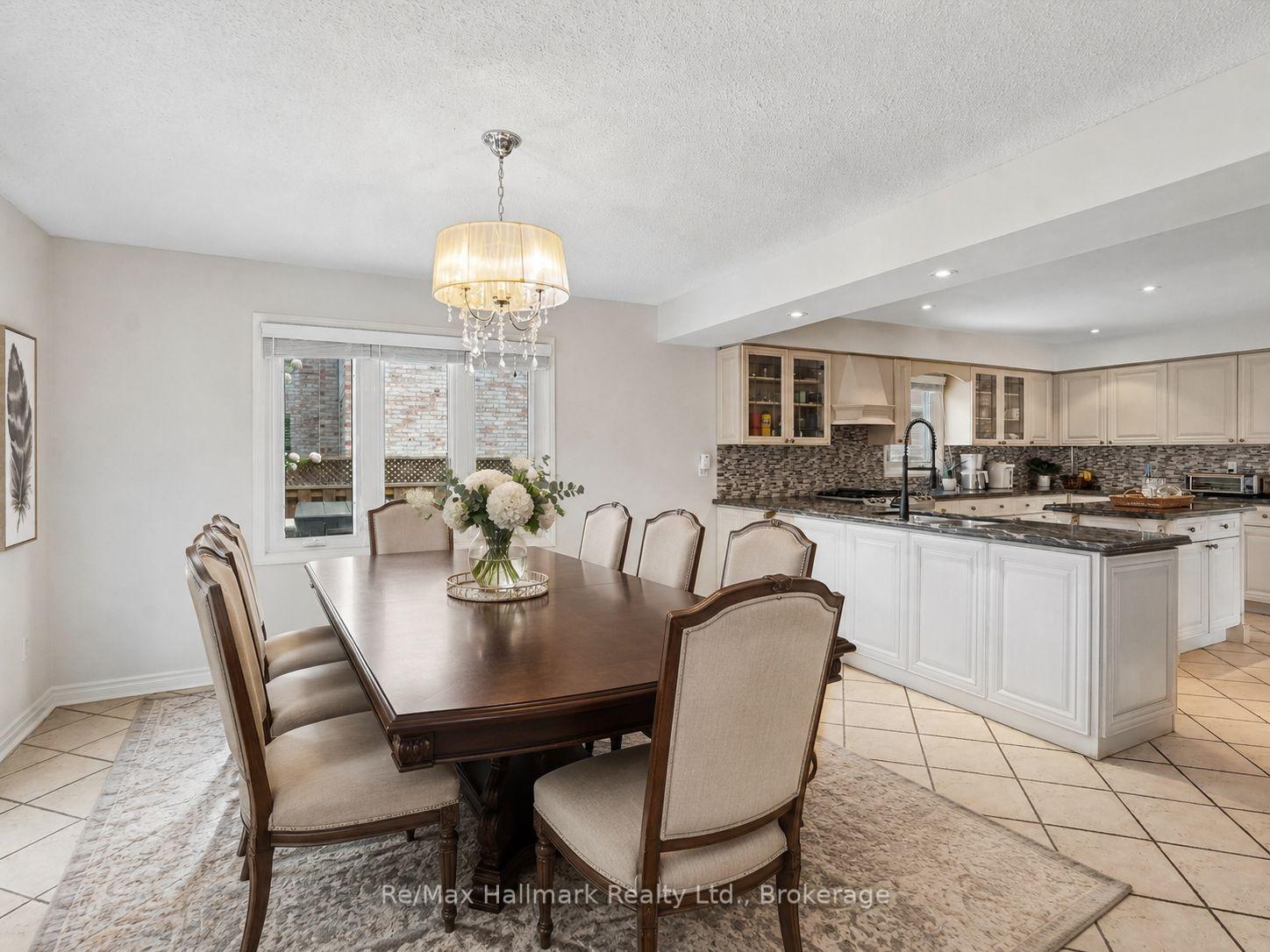 560 Chillingham Crescent