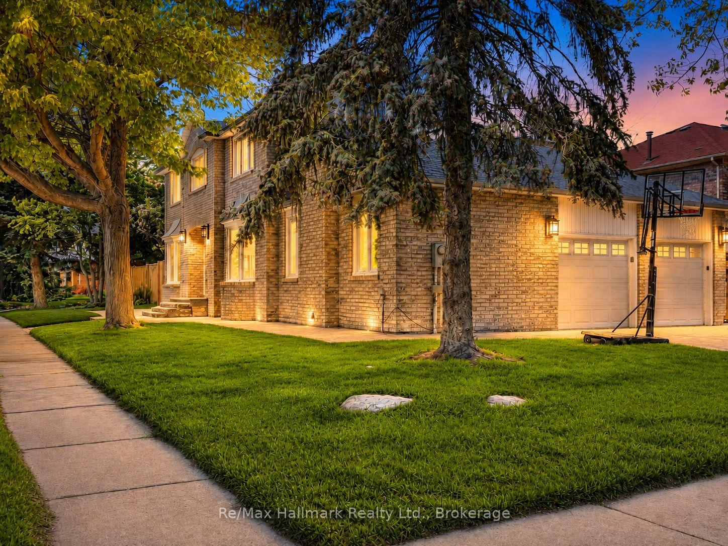 560 Chillingham Crescent