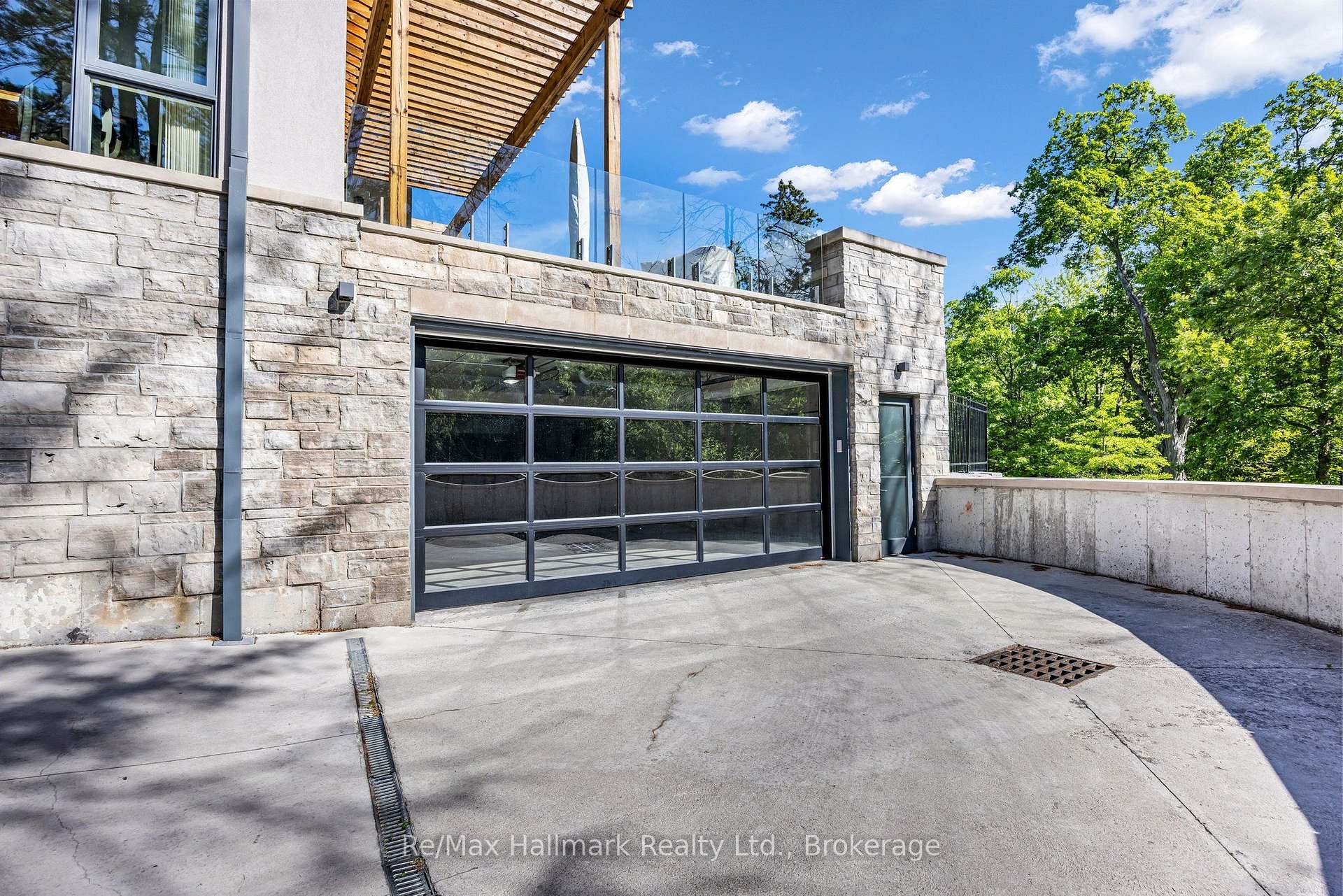 10 MAPLE GROVE Drive 14